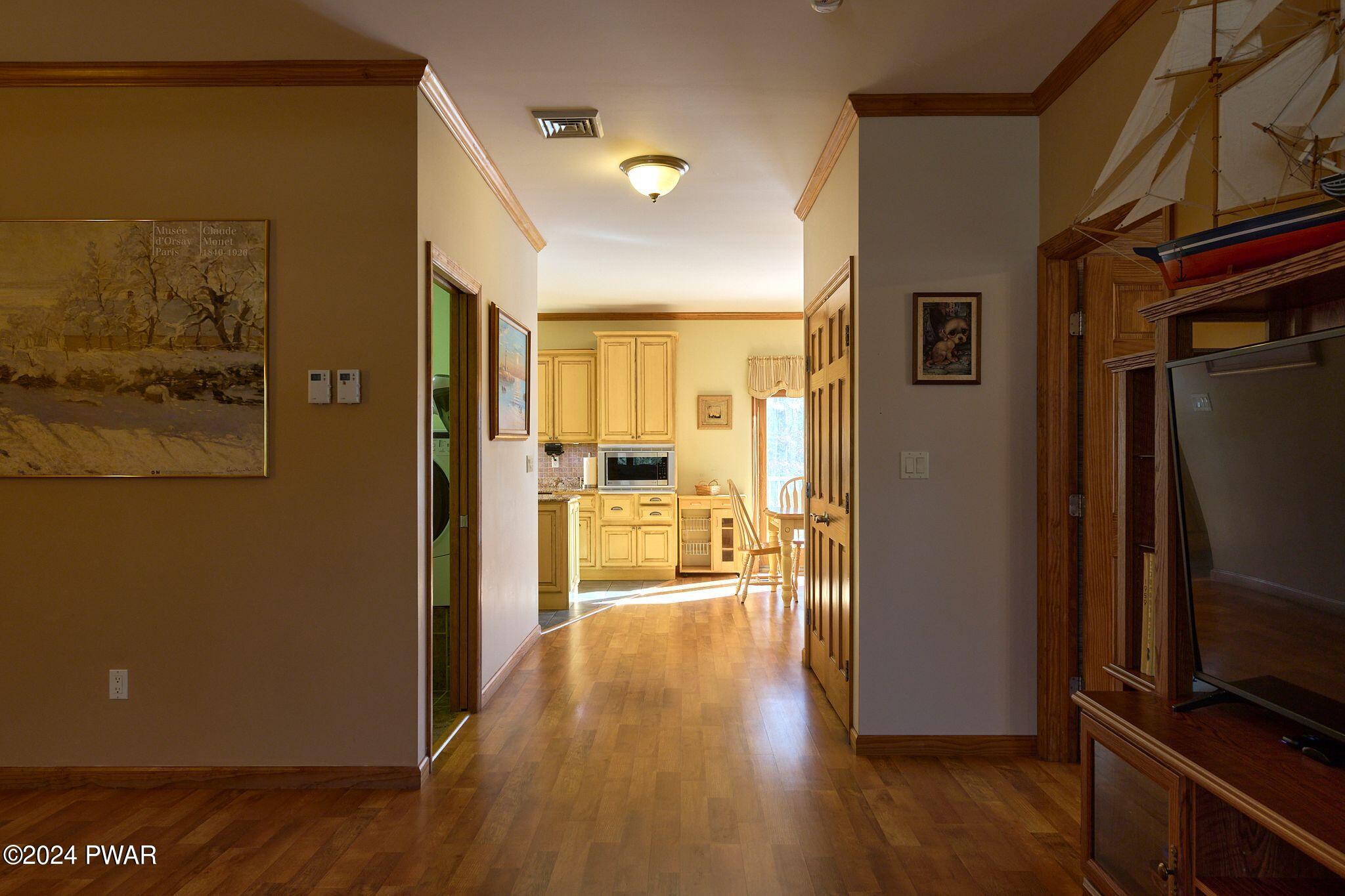 Hawley, Pennsylvania 18428, United States, 4 Bedrooms Bedrooms, ,3 BathroomsBathrooms,Residential,Pending,64162