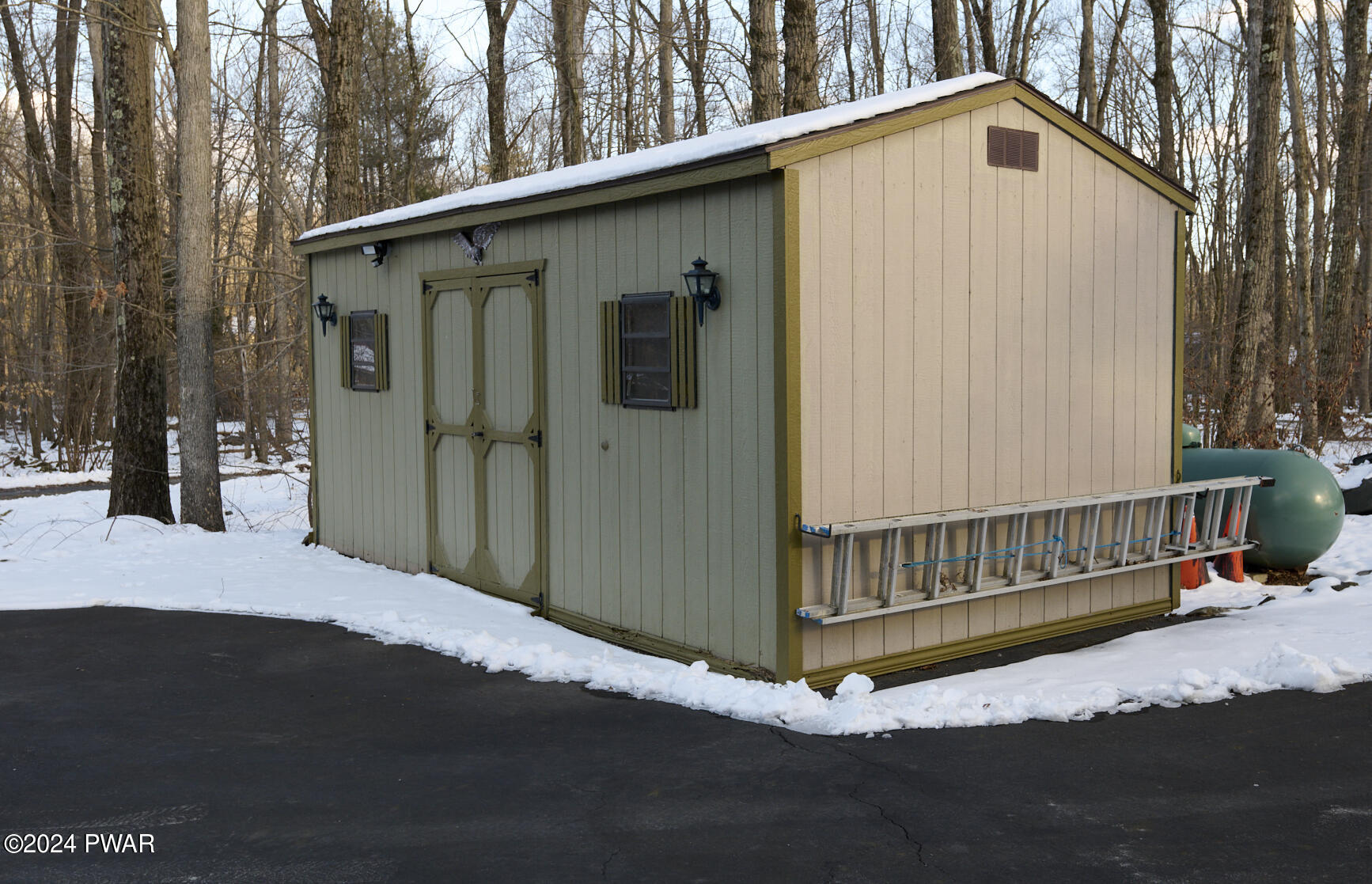 Hawley, Pennsylvania 18428, United States, 4 Bedrooms Bedrooms, ,3 BathroomsBathrooms,Residential,Pending,64162