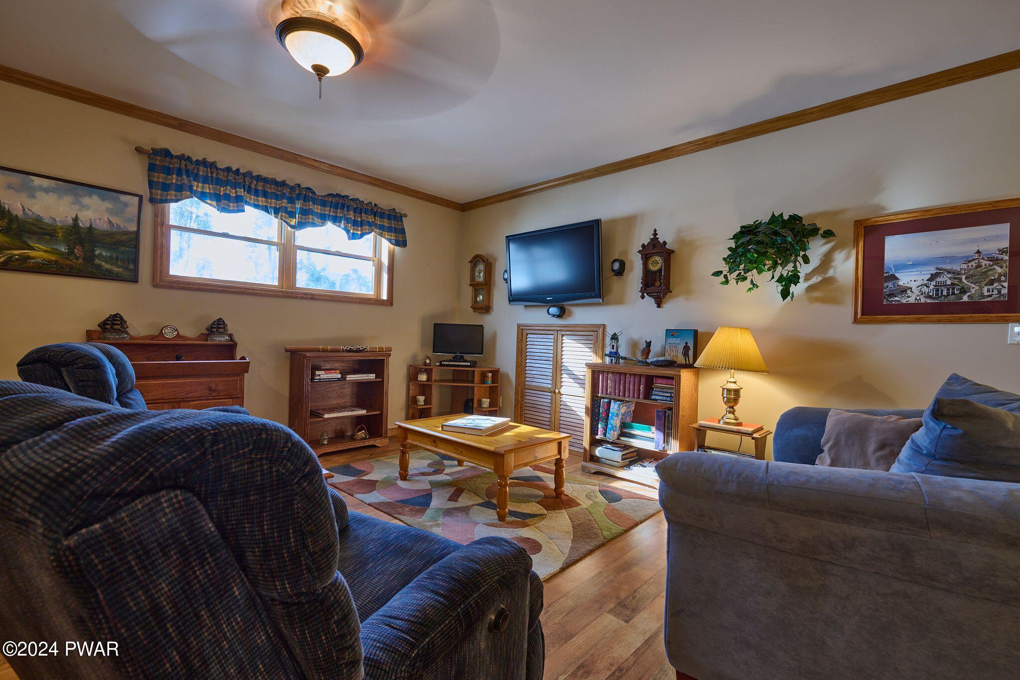 Hawley, Pennsylvania 18428, United States, 4 Bedrooms Bedrooms, ,3 BathroomsBathrooms,Residential,Pending,64162