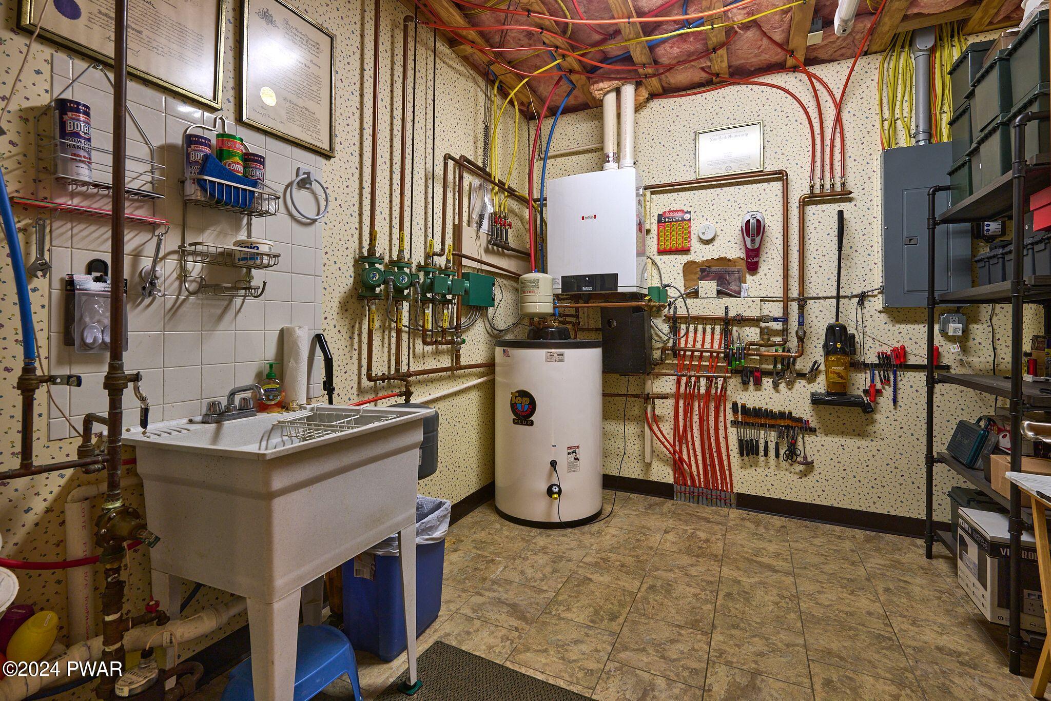 Hawley, Pennsylvania 18428, United States, 4 Bedrooms Bedrooms, ,3 BathroomsBathrooms,Residential,Pending,64162