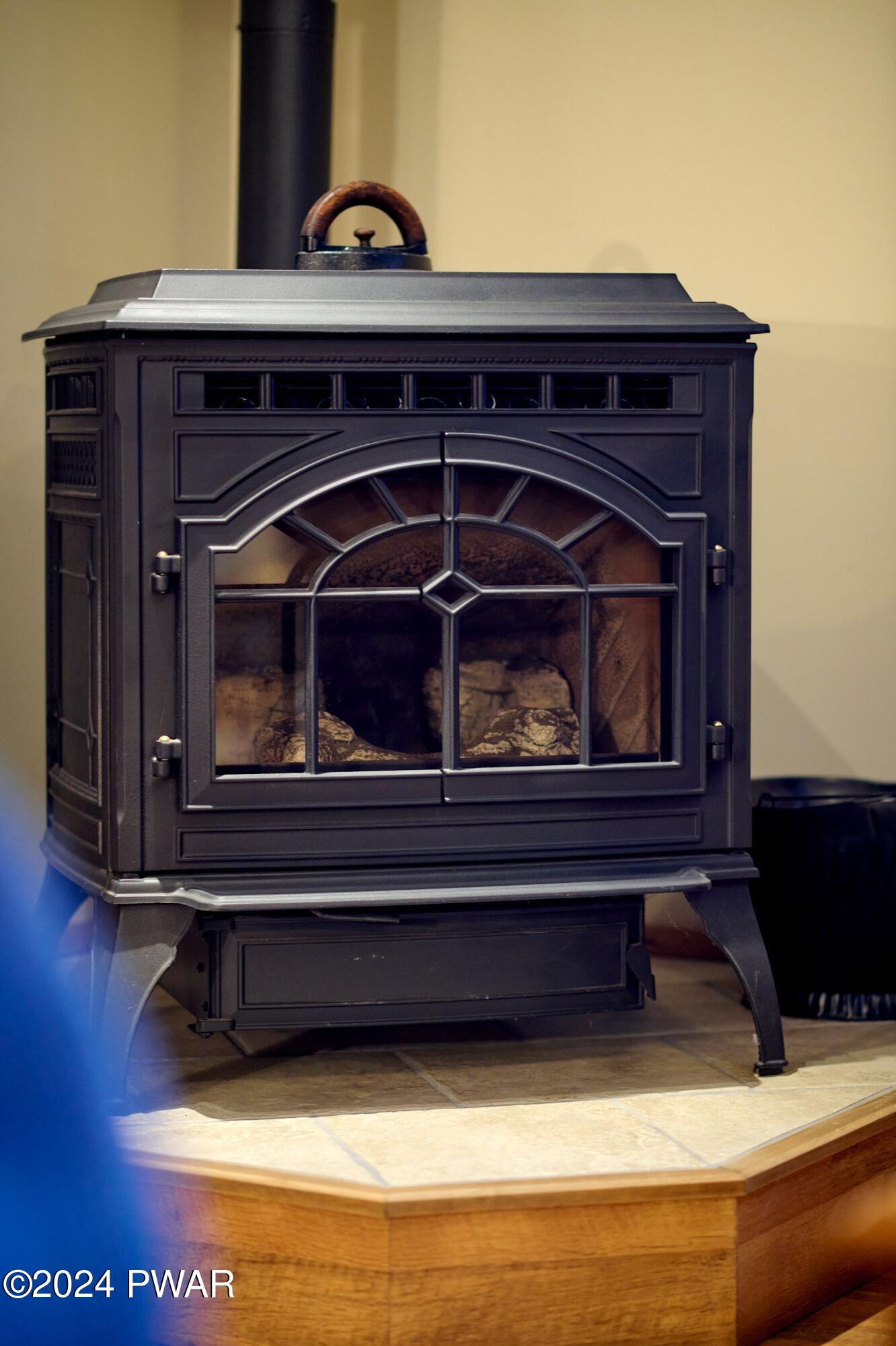 Hawley, Pennsylvania 18428, United States, 4 Bedrooms Bedrooms, ,3 BathroomsBathrooms,Residential,Pending,64162