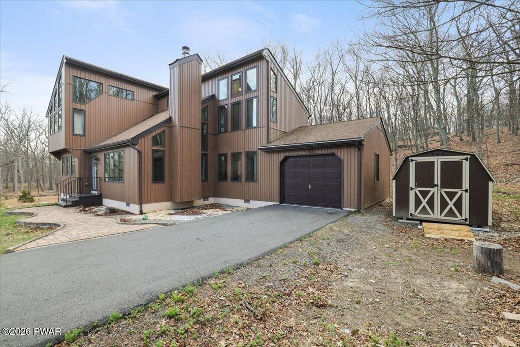 Photo of 297 Gold Finch Road, Bushkill, PA 18324 (MLS # PW260938)