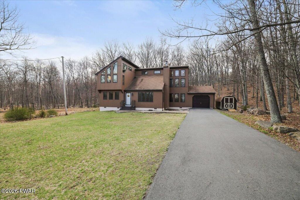 Photo of 297 Gold Finch Road, Bushkill, PA 18324 (MLS # PW260938)