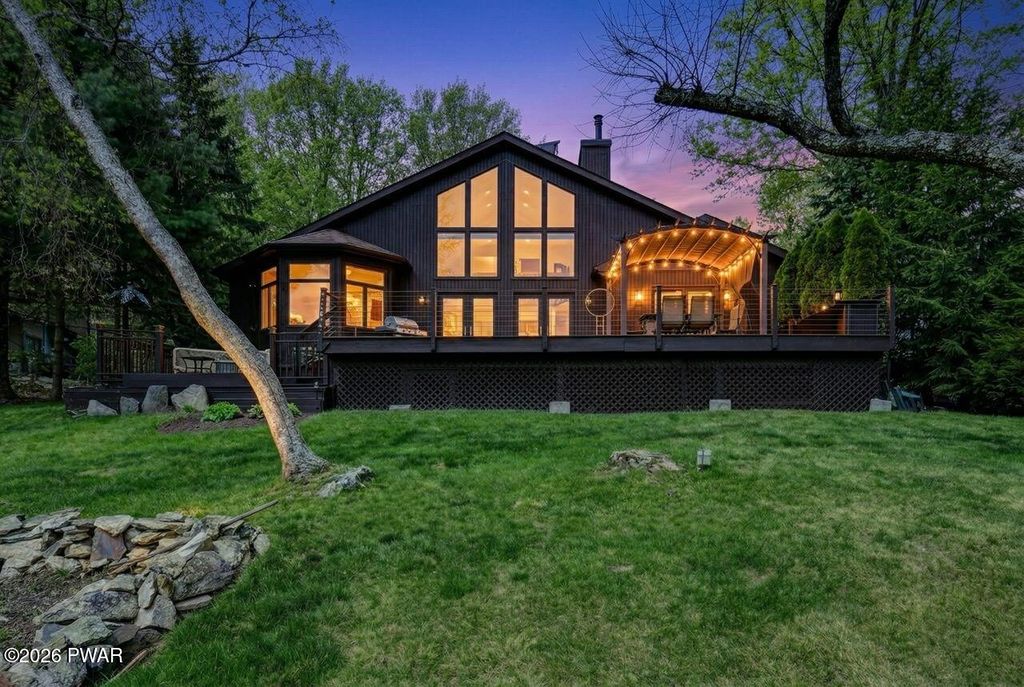 Photo of 806 Widgeon Court, Lords Valley, PA 18428 (MLS # PW260954)