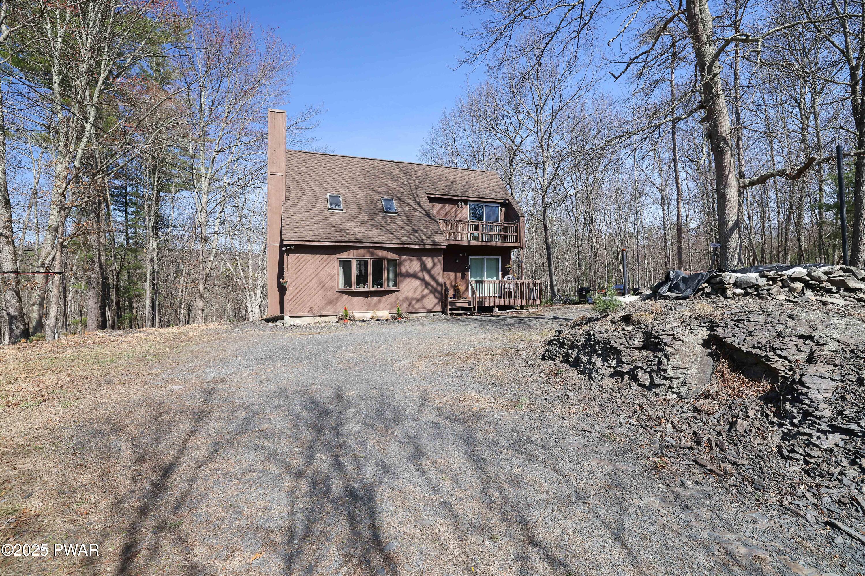 1239 Mink Trail, Bushkill, Pennsylvania image 2