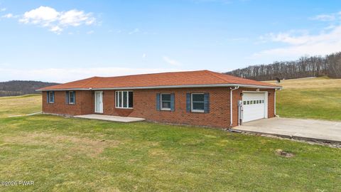 Homes For Sale - 2409 Red Oak Drive<br/> Clarks Summit, PA 18411