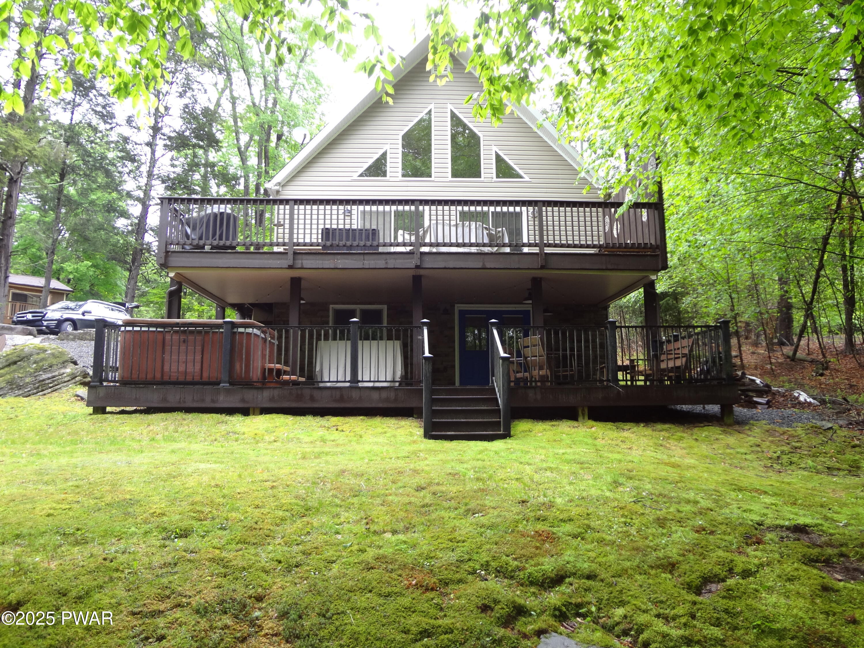 331 Wallenpaupack Drive, Greentown, Pennsylvania image 1