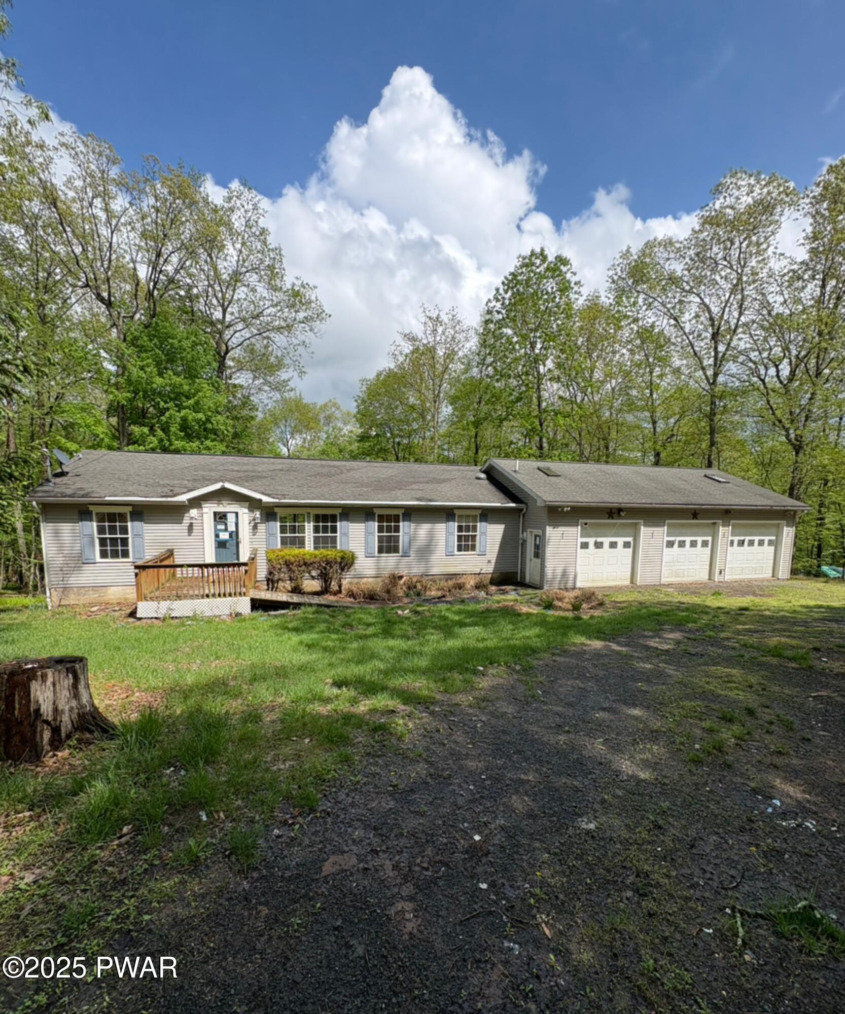 169 Robin Lane, East Stroudsburg, Pennsylvania image 1