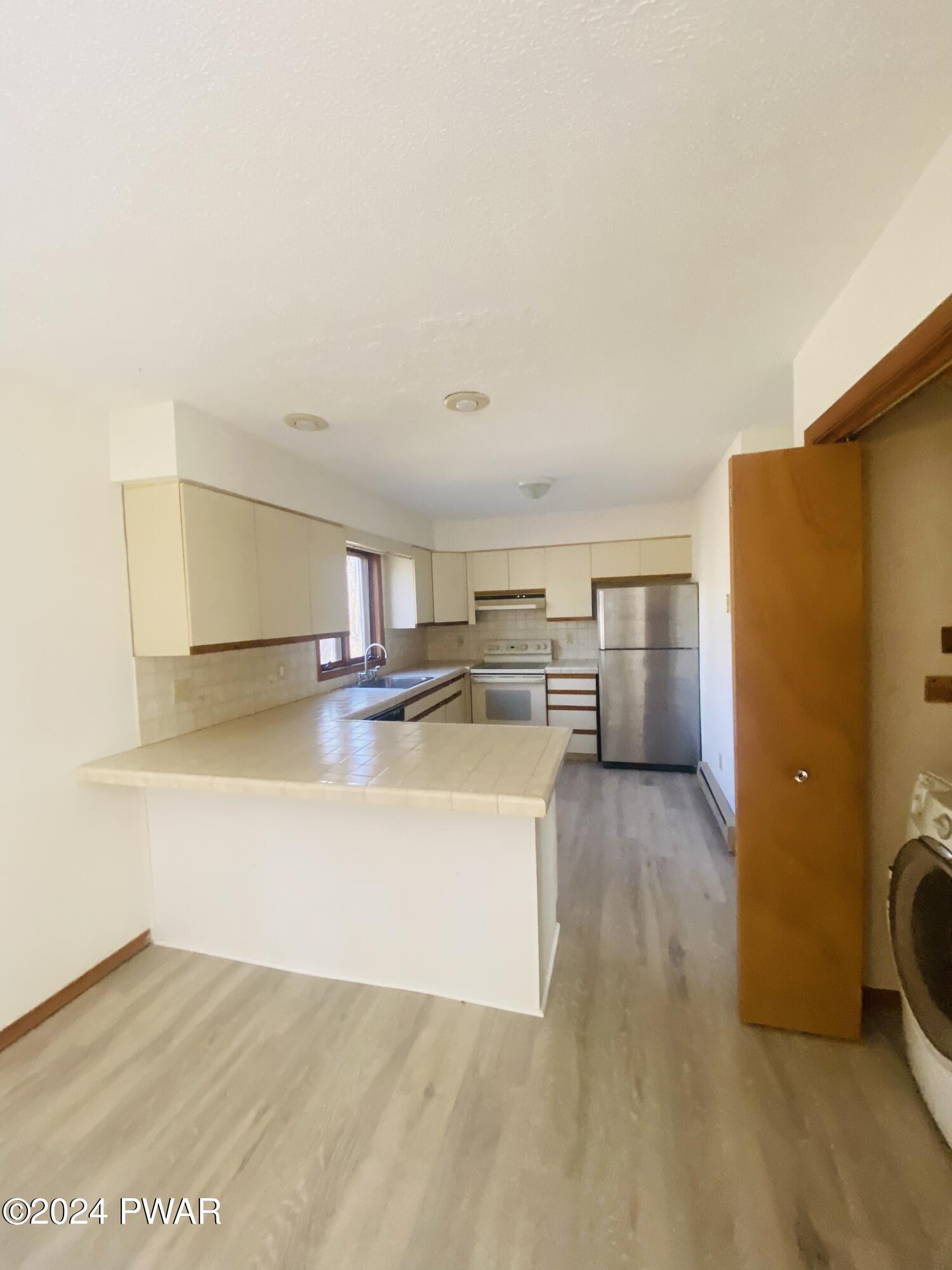 Lords Valley, Pennsylvania 18428, United States, 3 Bedrooms Bedrooms, ,2 BathroomsBathrooms,Residential,Pending,59809