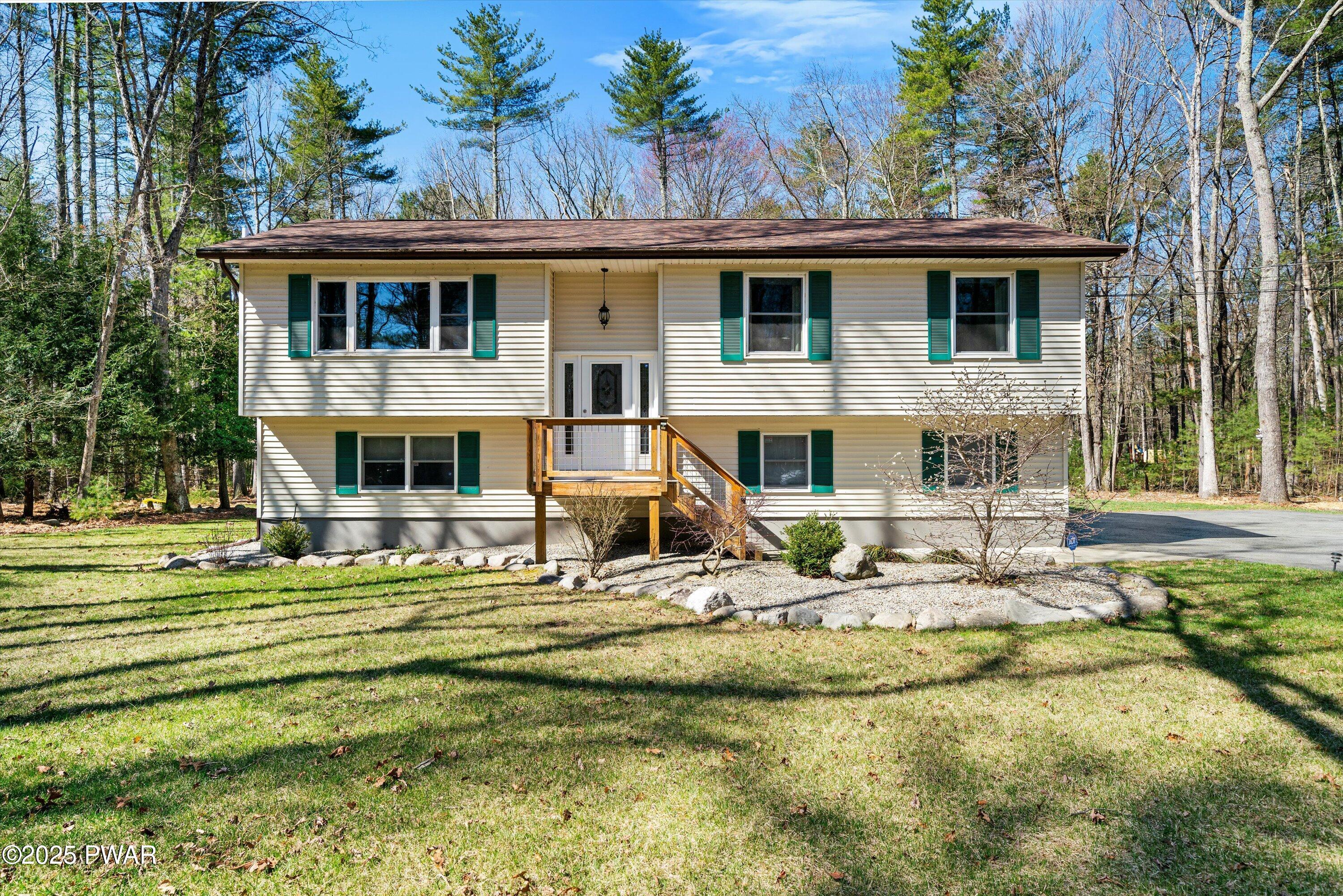 414 Leisure Loop, Milford, Pennsylvania image 1