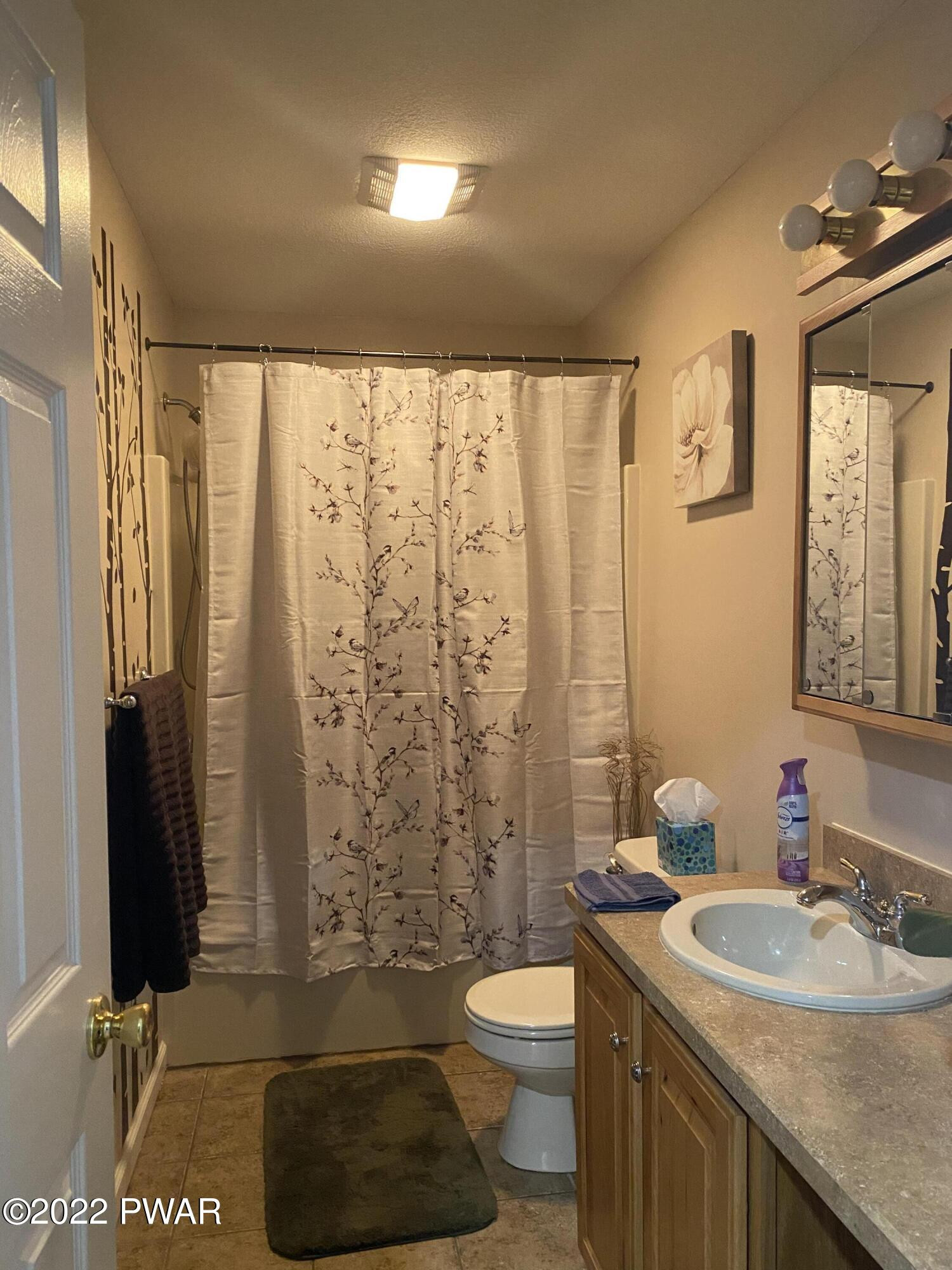 Lords Valley, Pennsylvania 18428, United States, 3 Bedrooms Bedrooms, ,2 BathroomsBathrooms,Residential,Active,68940