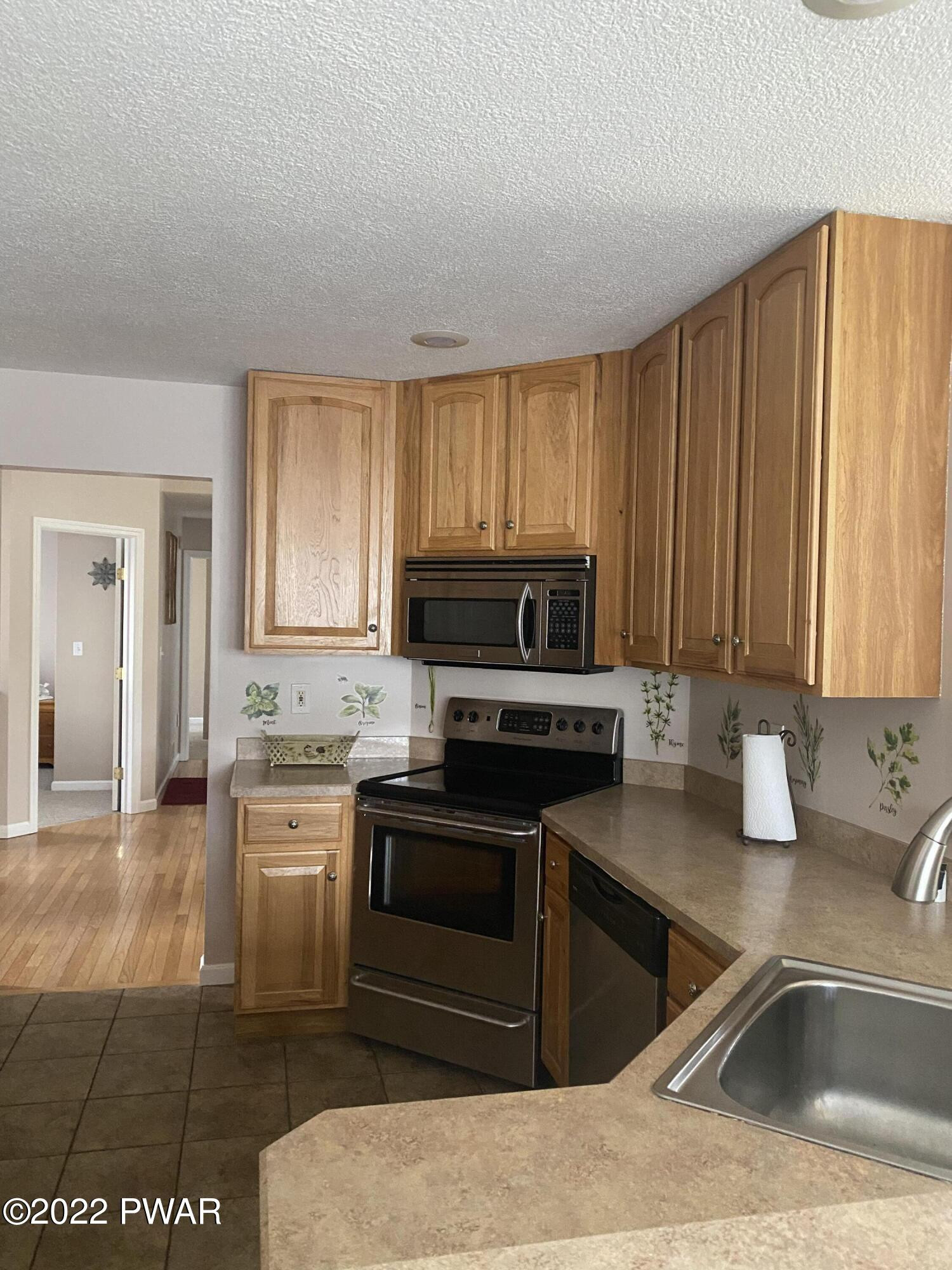 Lords Valley, Pennsylvania 18428, United States, 3 Bedrooms Bedrooms, ,2 BathroomsBathrooms,Residential,Active,68940