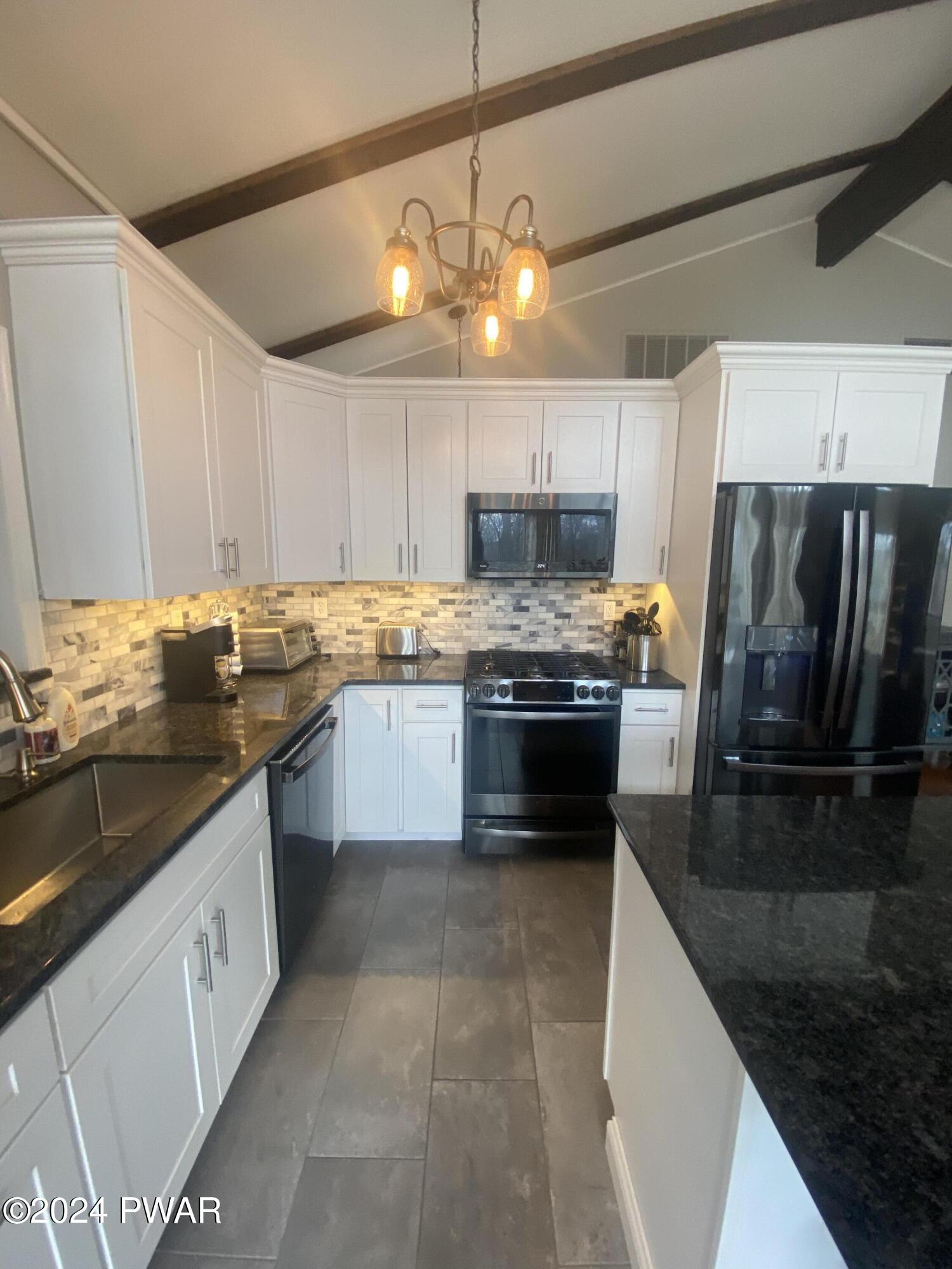 Lords Valley, Pennsylvania 18428, United States, 3 Bedrooms Bedrooms, ,2 BathroomsBathrooms,Residential,Pending,63602