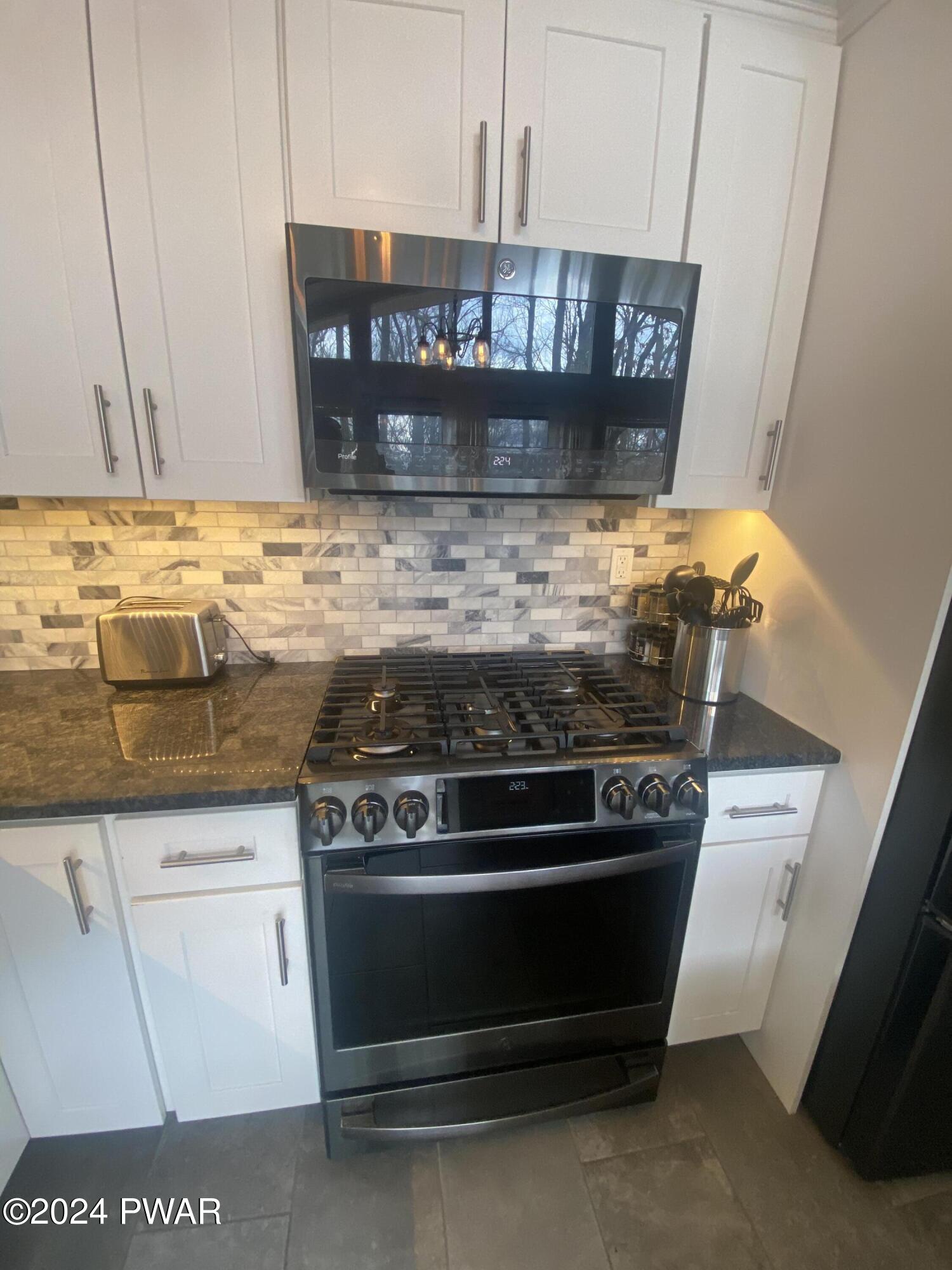 Lords Valley, Pennsylvania 18428, United States, 3 Bedrooms Bedrooms, ,2 BathroomsBathrooms,Residential,Pending,63602