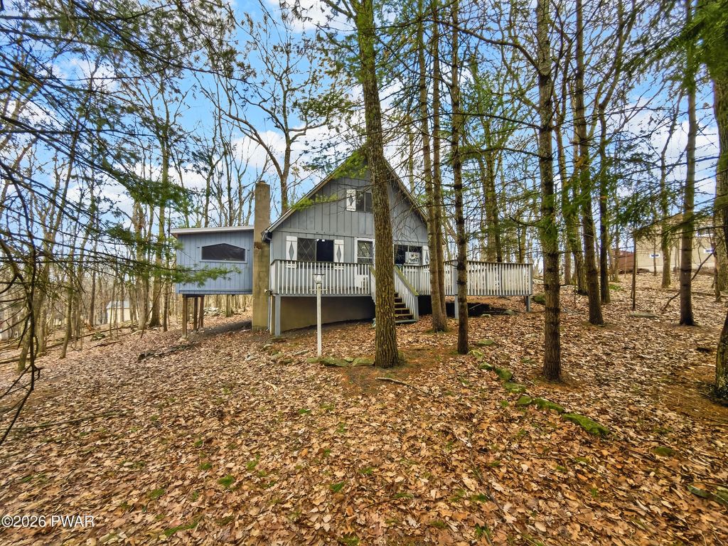 Photo of 134 Lakeview Drive, Dingmans Ferry, PA 18328 (MLS # PW260485)