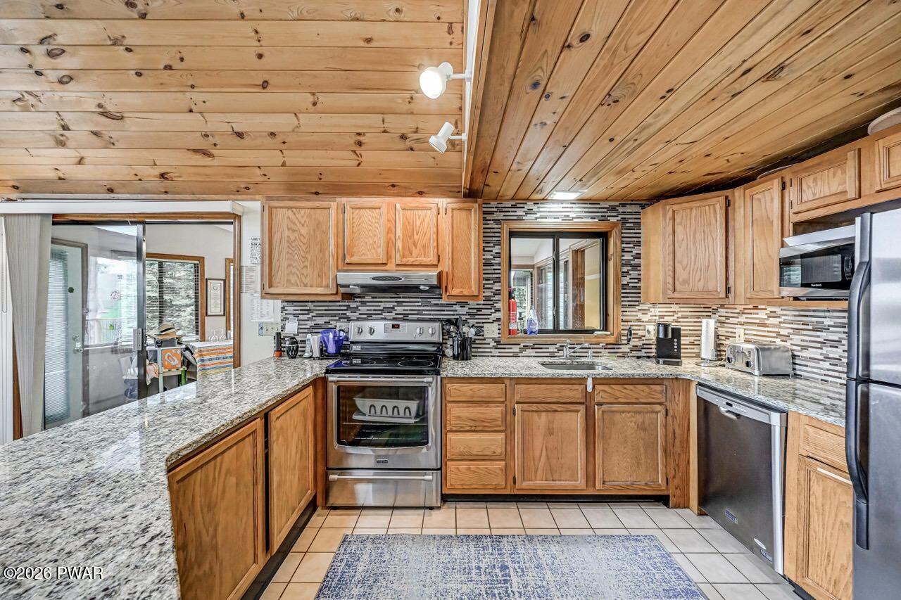 Lake Ariel, Pennsylvania, 18436, United States, 4 Bedrooms Bedrooms, ,3 BathroomsBathrooms,Residential,Active,2042209