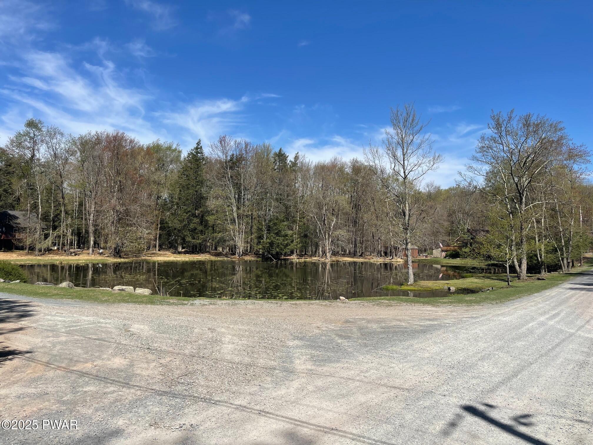 1901-1902 Horizon Drive, Greentown, Pennsylvania image 8