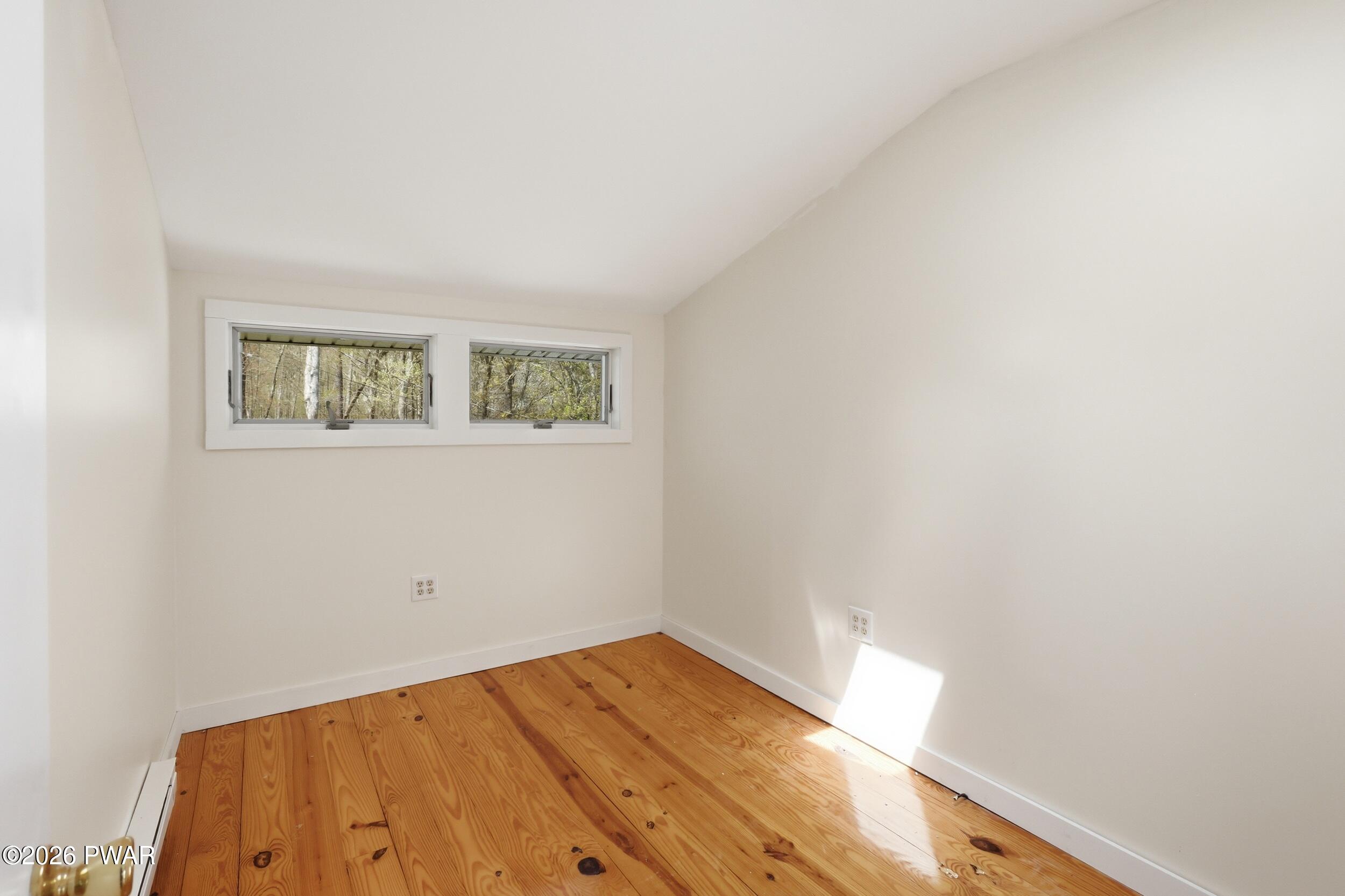 Milford, Pennsylvania, 18337, United States, 3 Bedrooms Bedrooms, ,3 BathroomsBathrooms,Residential,Active,2045032