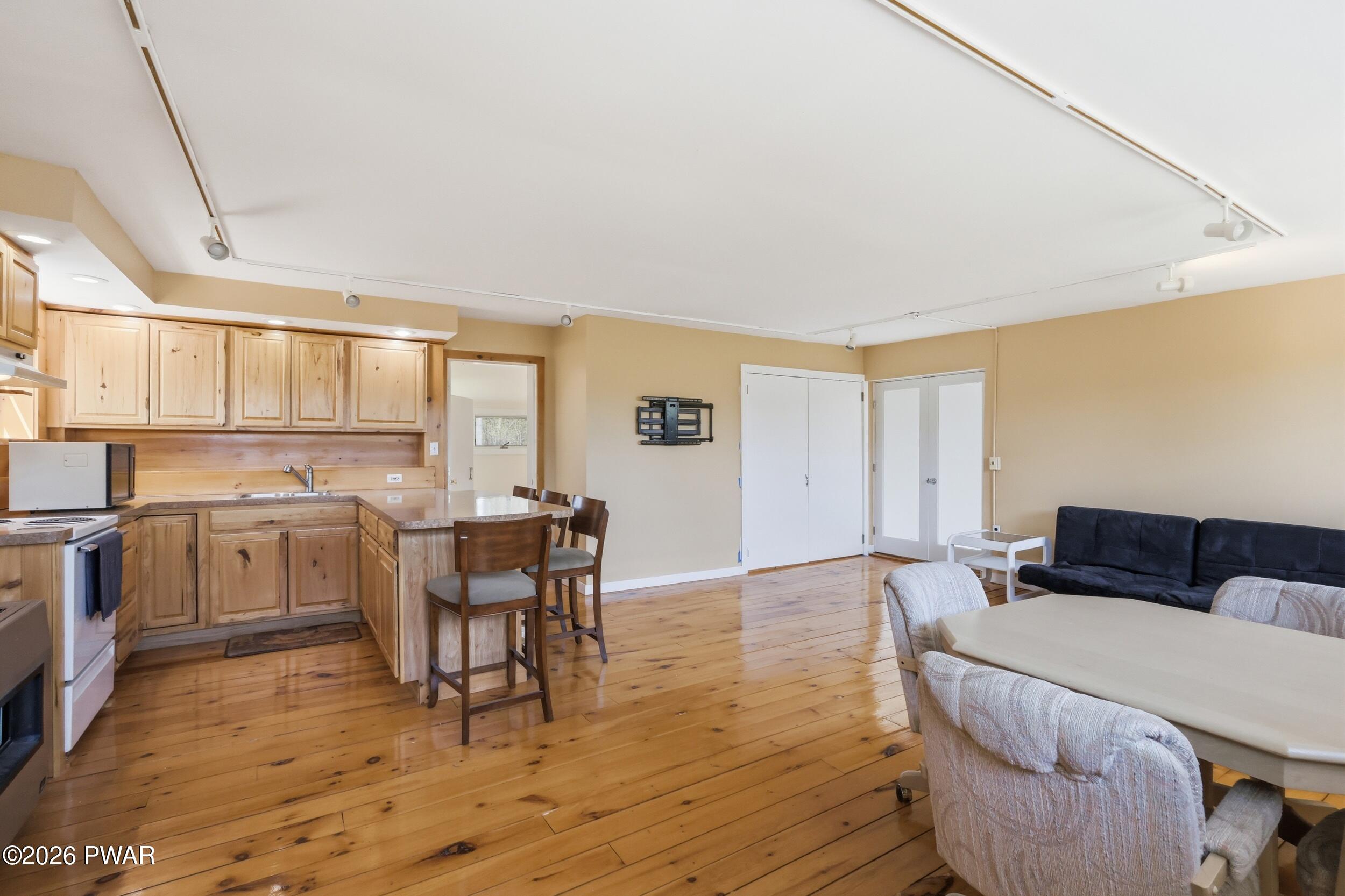 Milford, Pennsylvania, 18337, United States, 3 Bedrooms Bedrooms, ,3 BathroomsBathrooms,Residential,Active,2045032