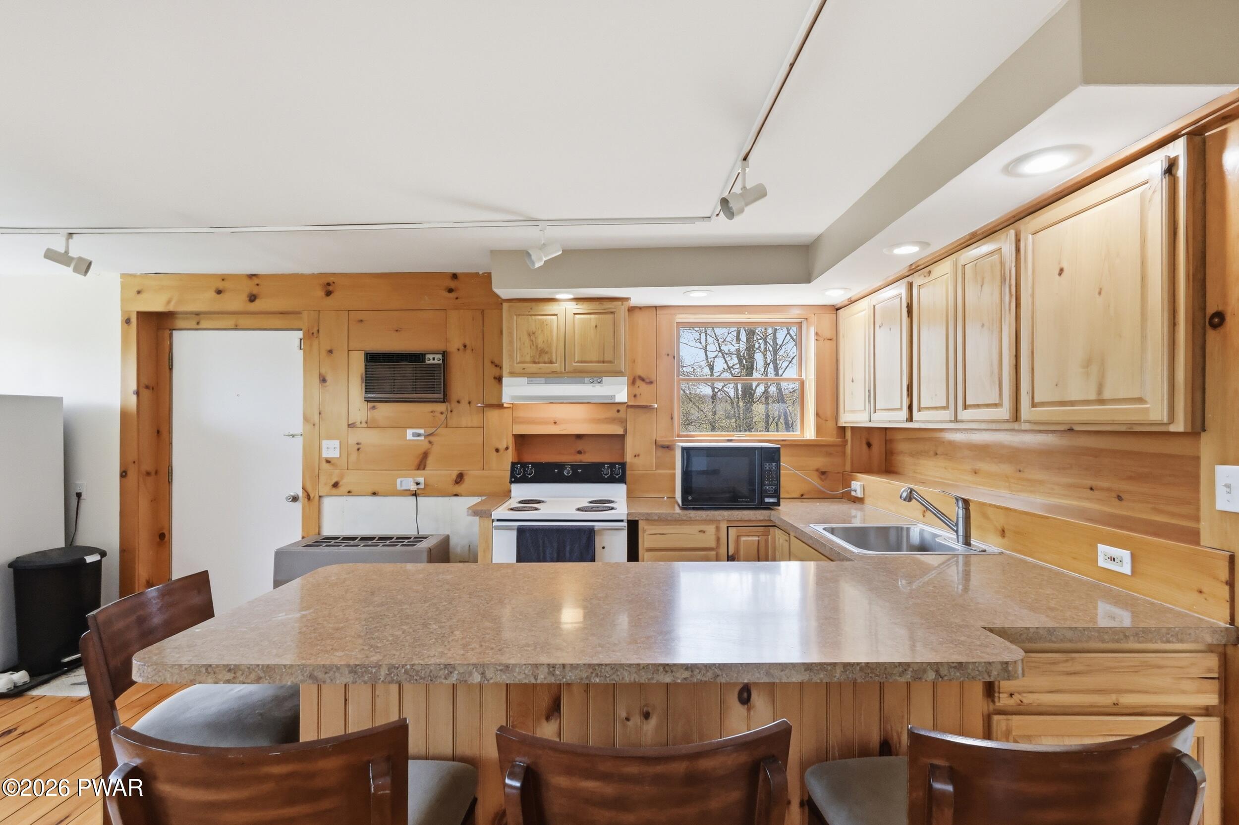 Milford, Pennsylvania, 18337, United States, 3 Bedrooms Bedrooms, ,3 BathroomsBathrooms,Residential,Active,2045032