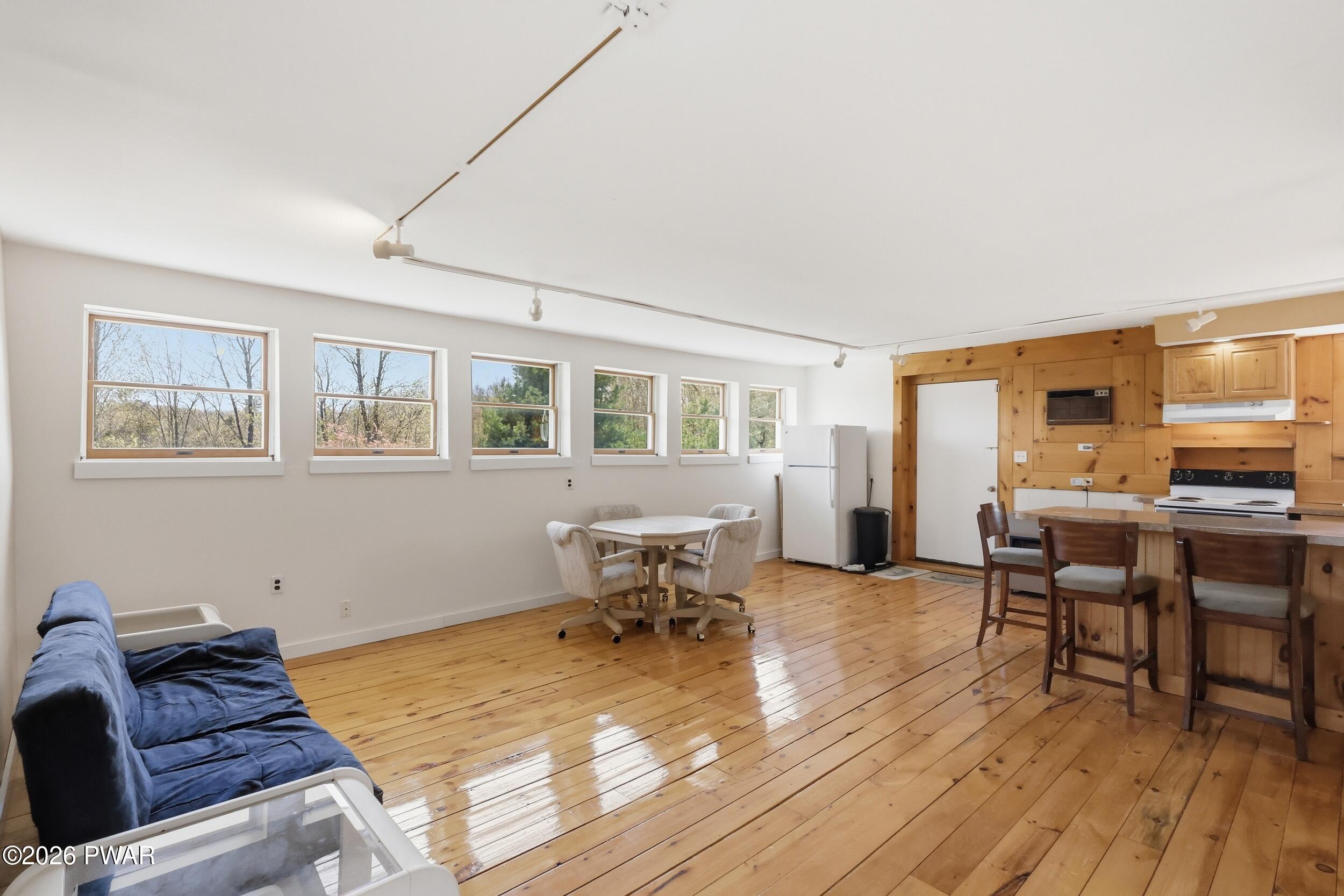 Milford, Pennsylvania, 18337, United States, 3 Bedrooms Bedrooms, ,3 BathroomsBathrooms,Residential,Active,2045032