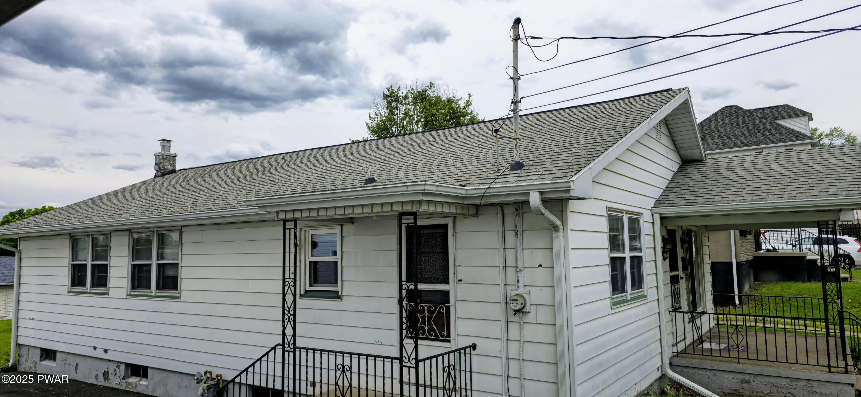 West Pittston, Pennsylvania 18643, United States, 3 Bedrooms Bedrooms, ,1 BathroomBathrooms,Residential,Pending,142112