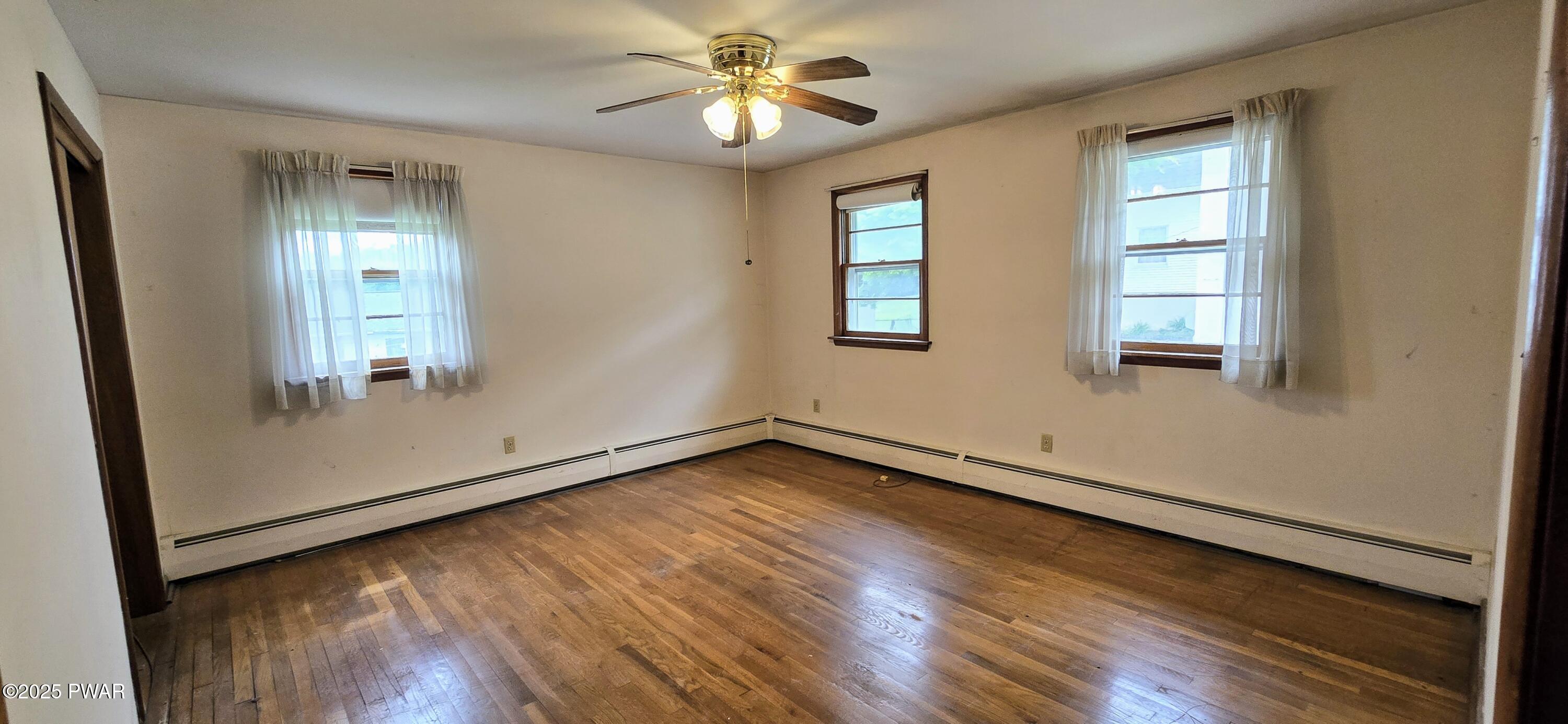 West Pittston, Pennsylvania 18643, United States, 3 Bedrooms Bedrooms, ,1 BathroomBathrooms,Residential,Pending,142112