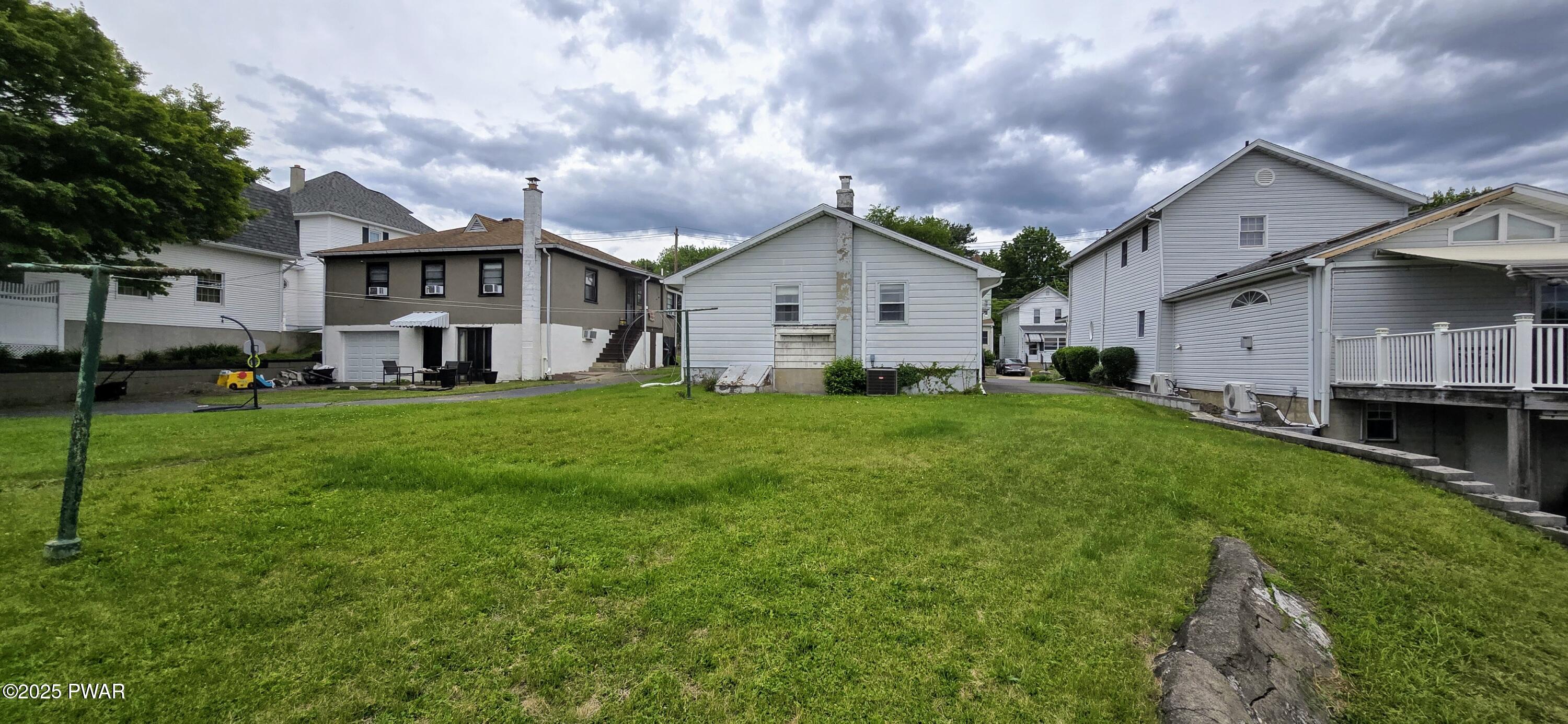 West Pittston, Pennsylvania 18643, United States, 3 Bedrooms Bedrooms, ,1 BathroomBathrooms,Residential,Pending,142112