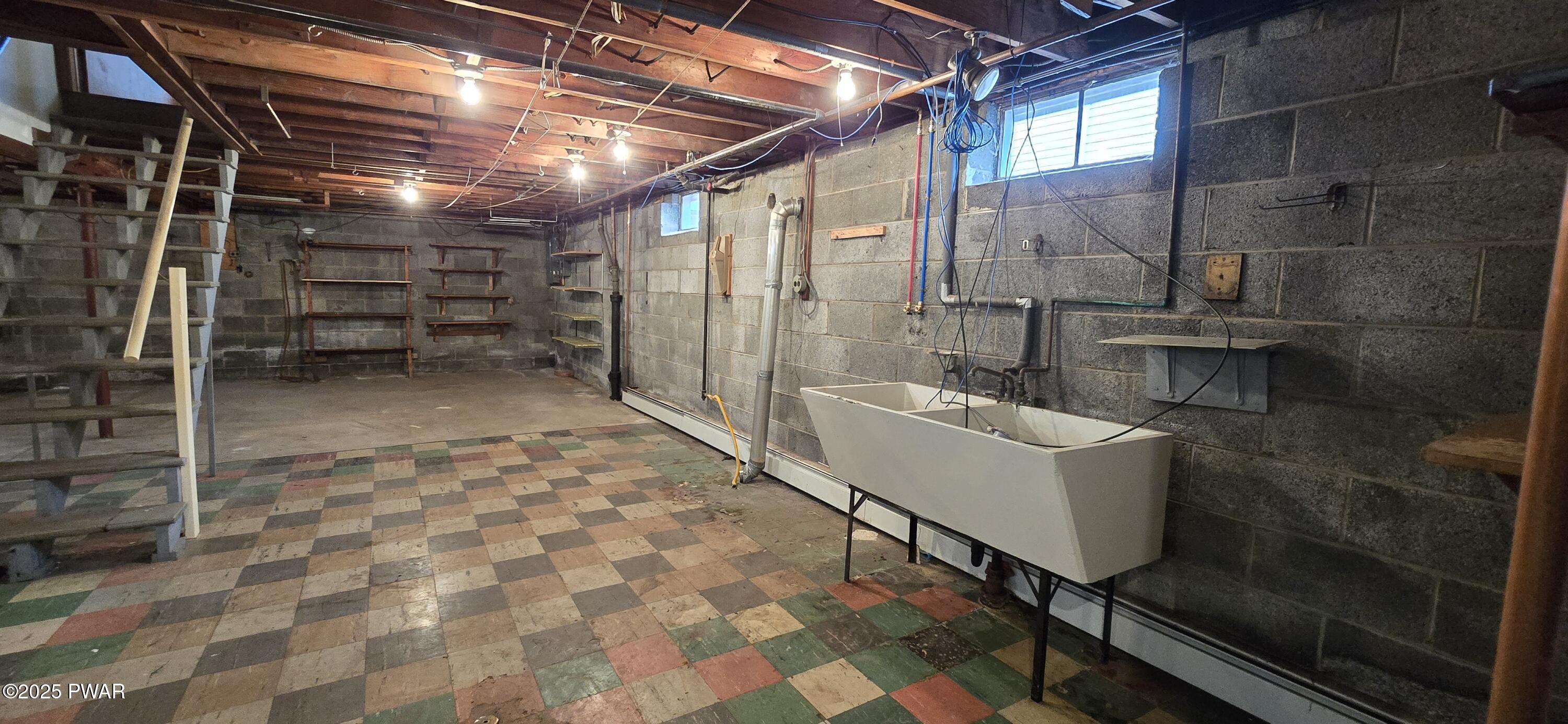 West Pittston, Pennsylvania 18643, United States, 3 Bedrooms Bedrooms, ,1 BathroomBathrooms,Residential,Pending,142112