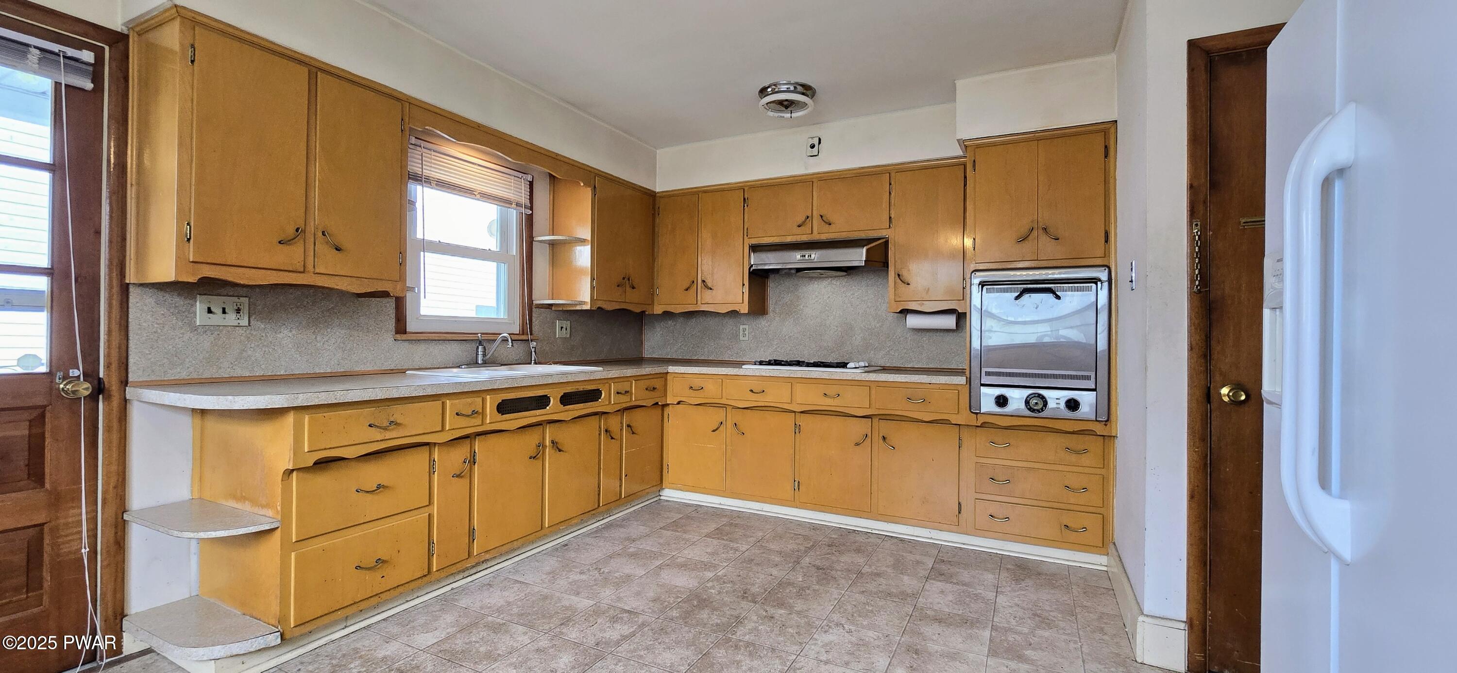 West Pittston, Pennsylvania 18643, United States, 3 Bedrooms Bedrooms, ,1 BathroomBathrooms,Residential,Pending,142112