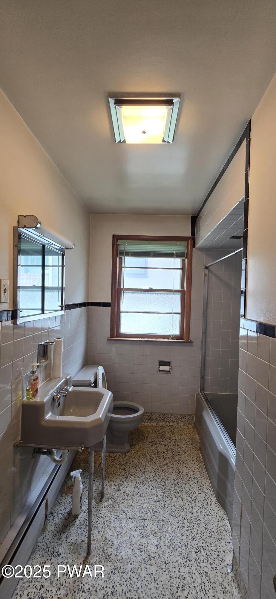 West Pittston, Pennsylvania 18643, United States, 3 Bedrooms Bedrooms, ,1 BathroomBathrooms,Residential,Pending,142112