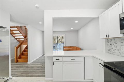 Homes For Sale - 113 Regent Street<br/> Bushkill, PA 18324