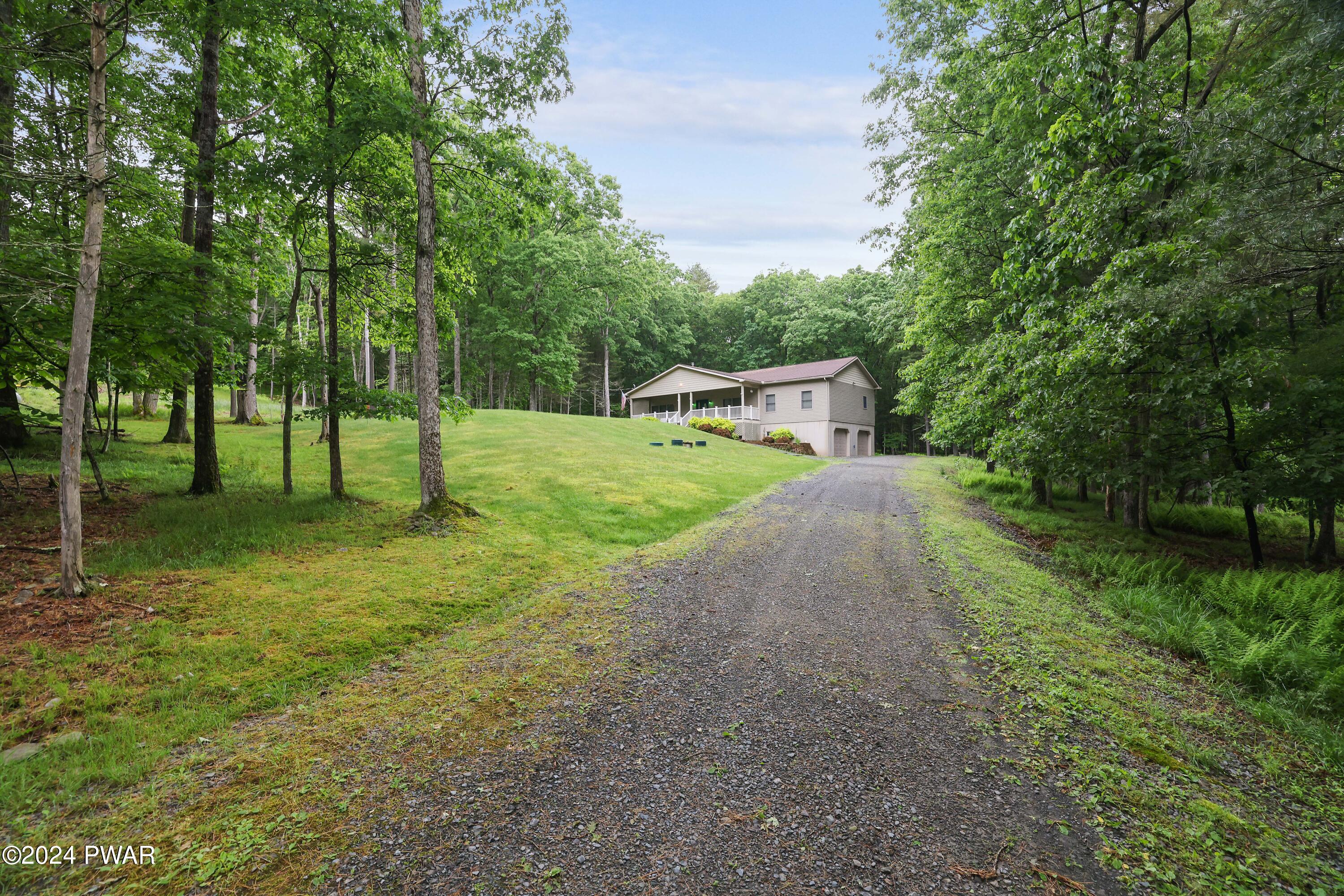 Hawley, Pennsylvania 18428, United States, 3 Bedrooms Bedrooms, ,4 BathroomsBathrooms,Residential,Pending,56465