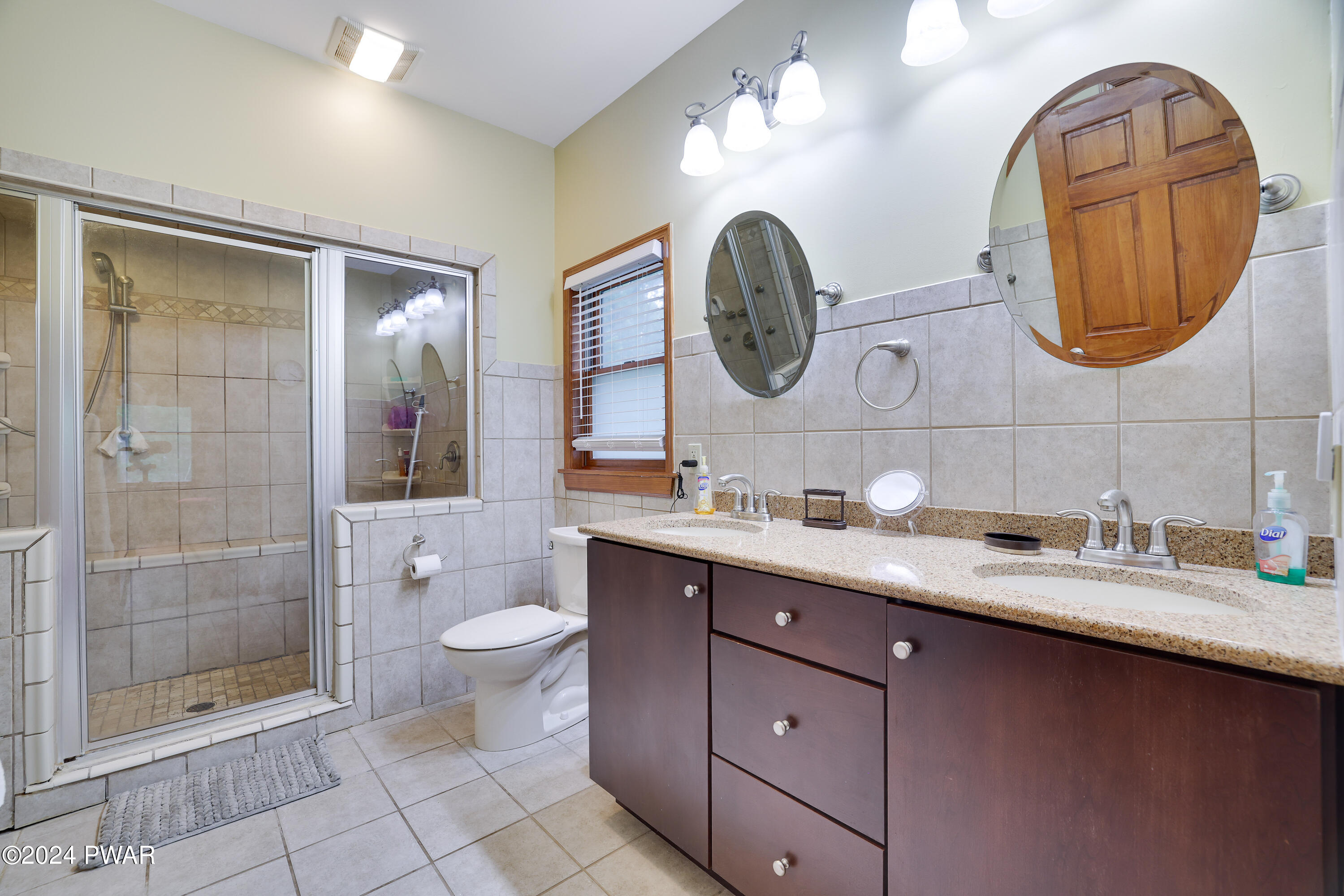 Hawley, Pennsylvania 18428, United States, 3 Bedrooms Bedrooms, ,4 BathroomsBathrooms,Residential,Pending,56465