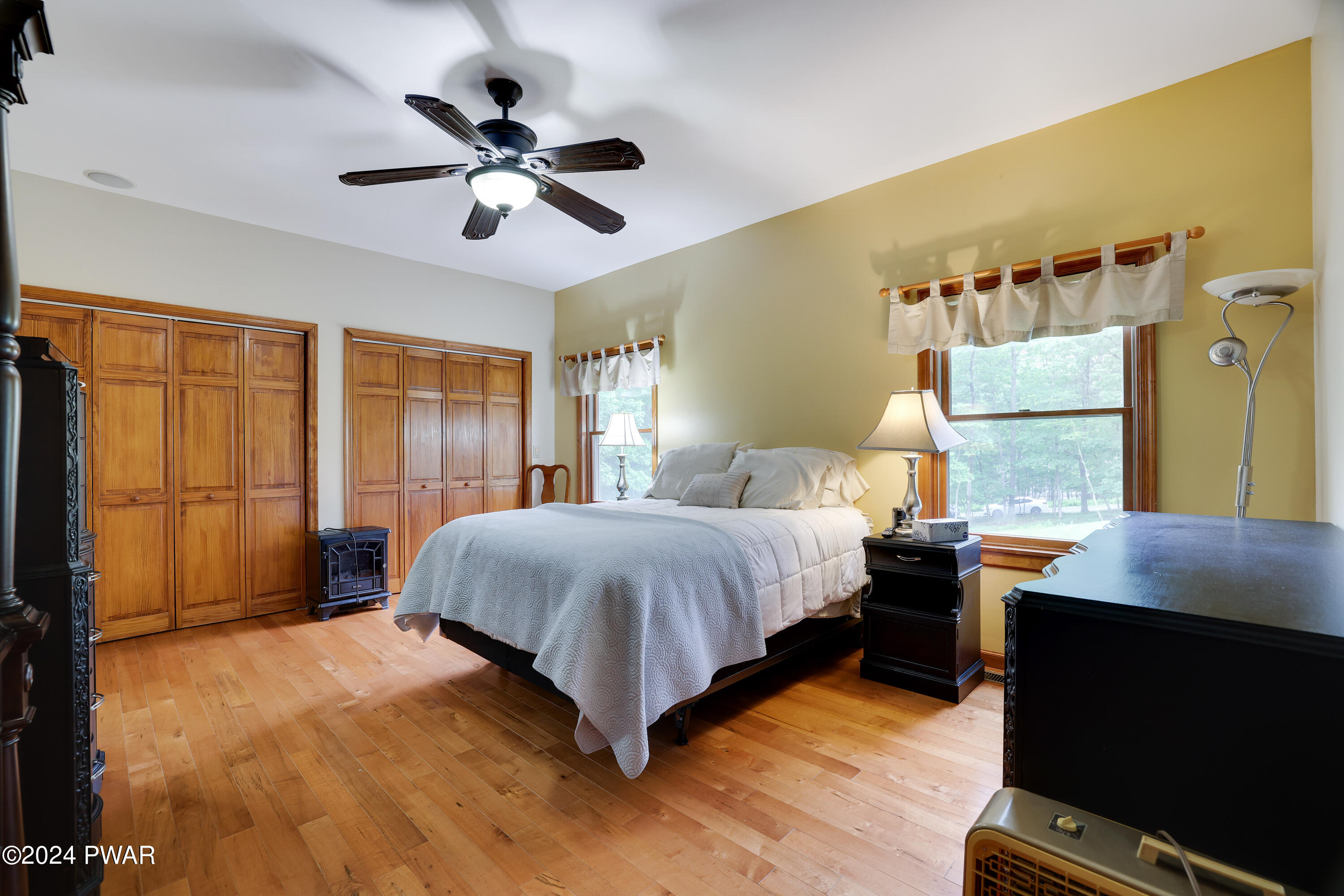 Hawley, Pennsylvania 18428, United States, 3 Bedrooms Bedrooms, ,4 BathroomsBathrooms,Residential,Pending,56465