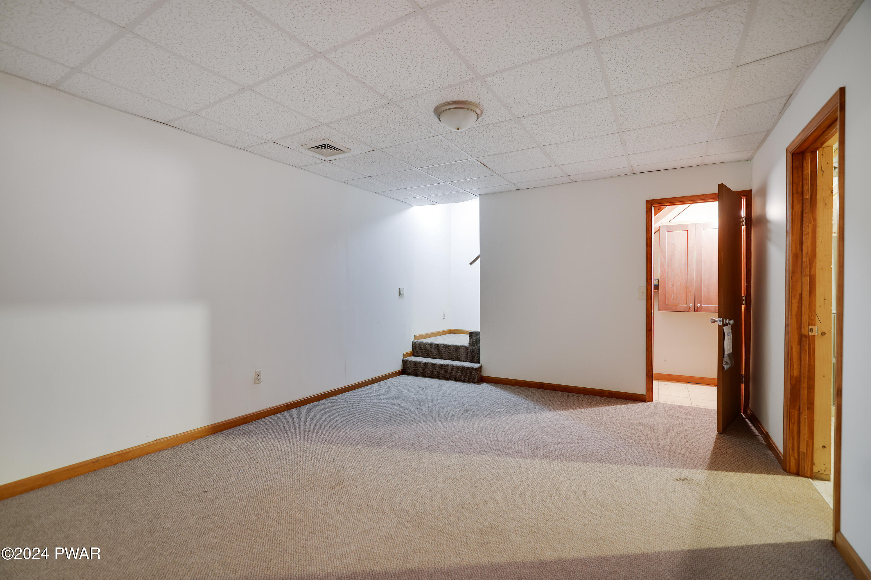 Hawley, Pennsylvania 18428, United States, 3 Bedrooms Bedrooms, ,4 BathroomsBathrooms,Residential,Pending,56465