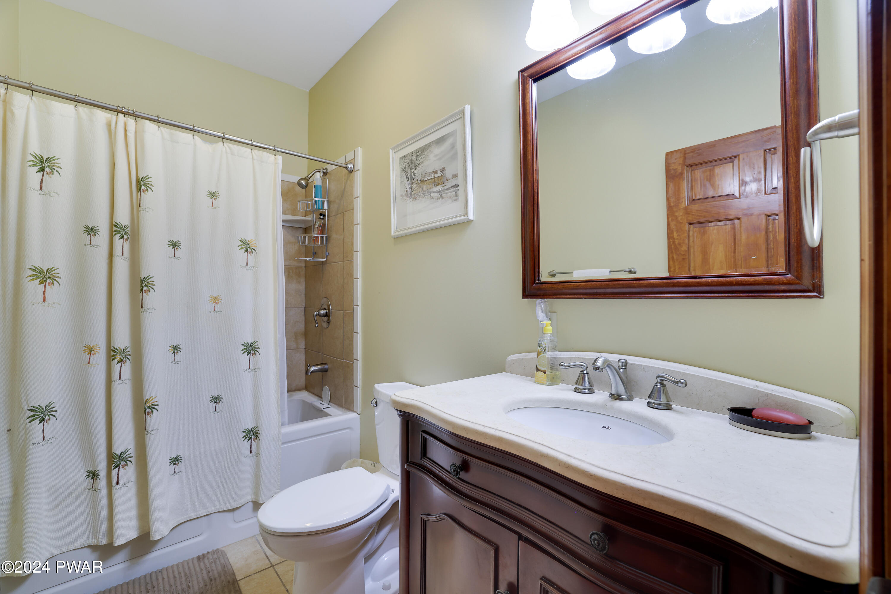 Hawley, Pennsylvania 18428, United States, 3 Bedrooms Bedrooms, ,4 BathroomsBathrooms,Residential,Pending,56465