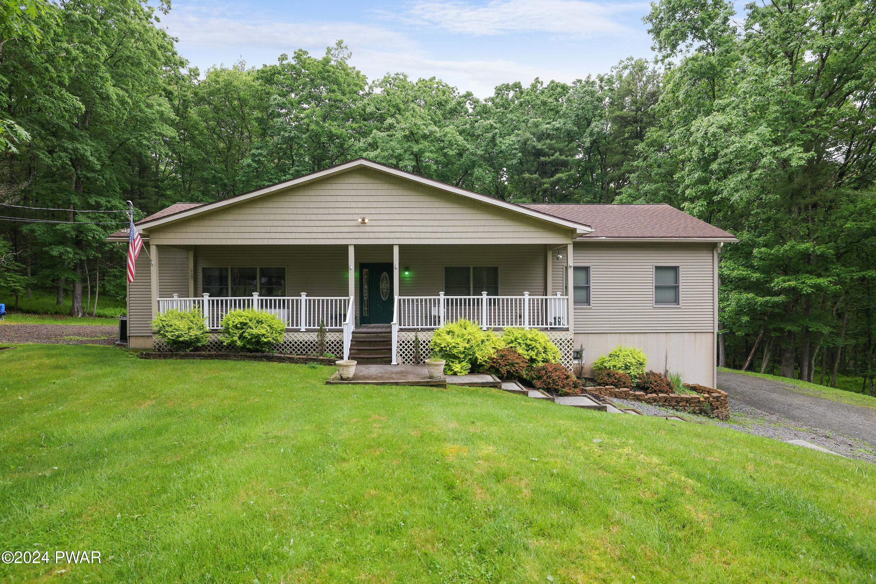 Hawley, Pennsylvania 18428, United States, 3 Bedrooms Bedrooms, ,4 BathroomsBathrooms,Residential,Pending,56465