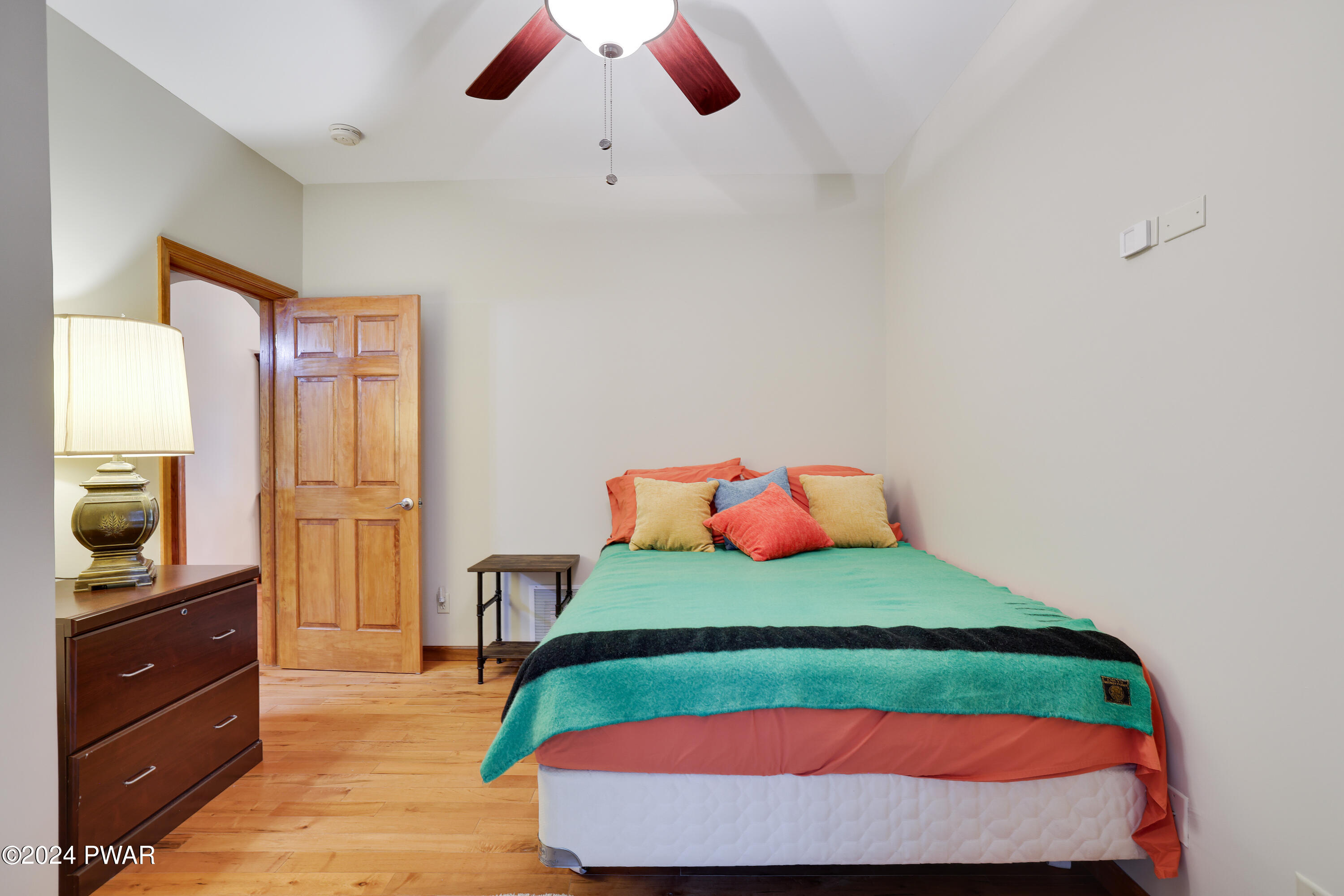 Hawley, Pennsylvania 18428, United States, 3 Bedrooms Bedrooms, ,4 BathroomsBathrooms,Residential,Pending,56465