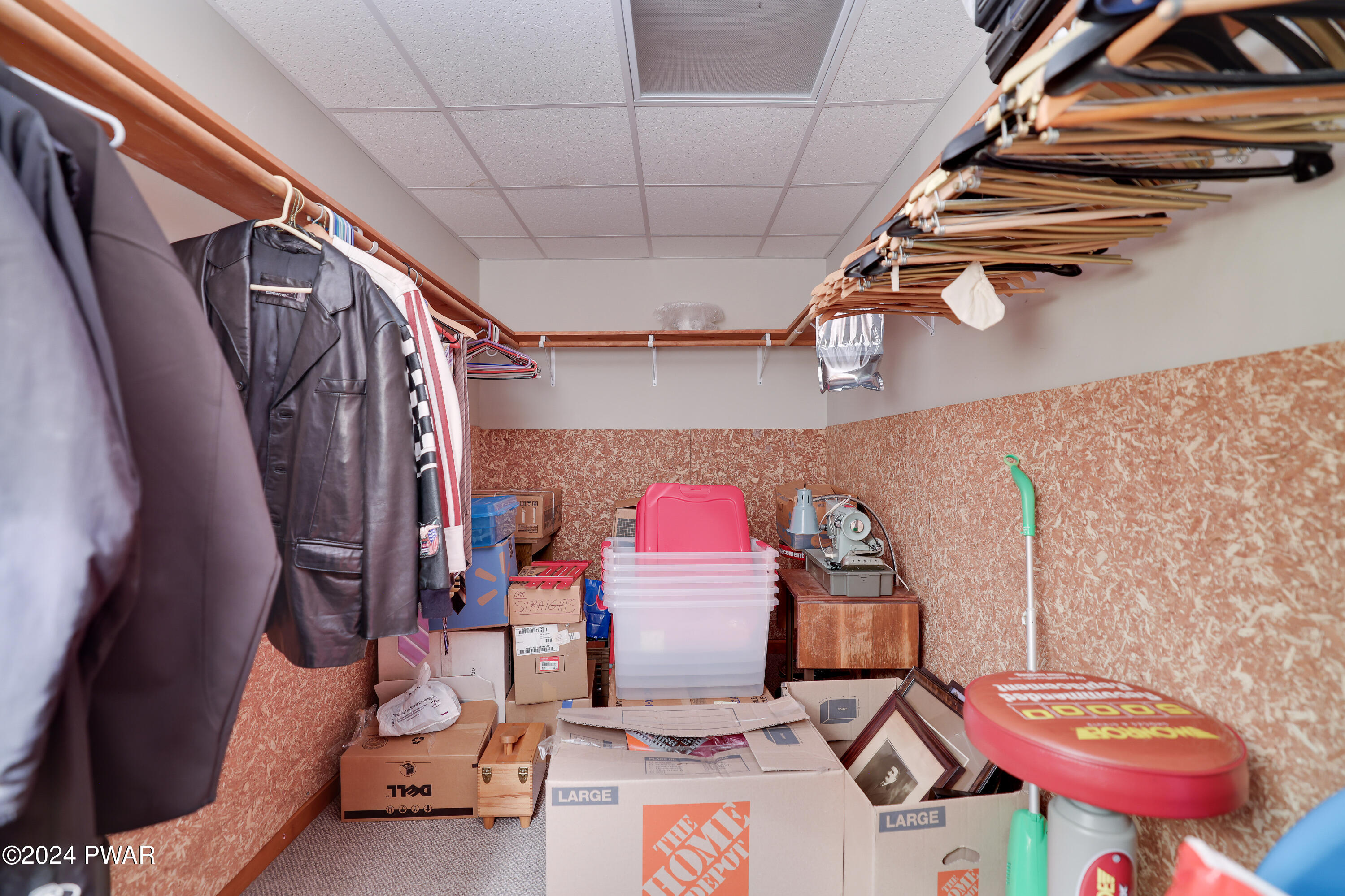 Hawley, Pennsylvania 18428, United States, 3 Bedrooms Bedrooms, ,4 BathroomsBathrooms,Residential,Pending,56465