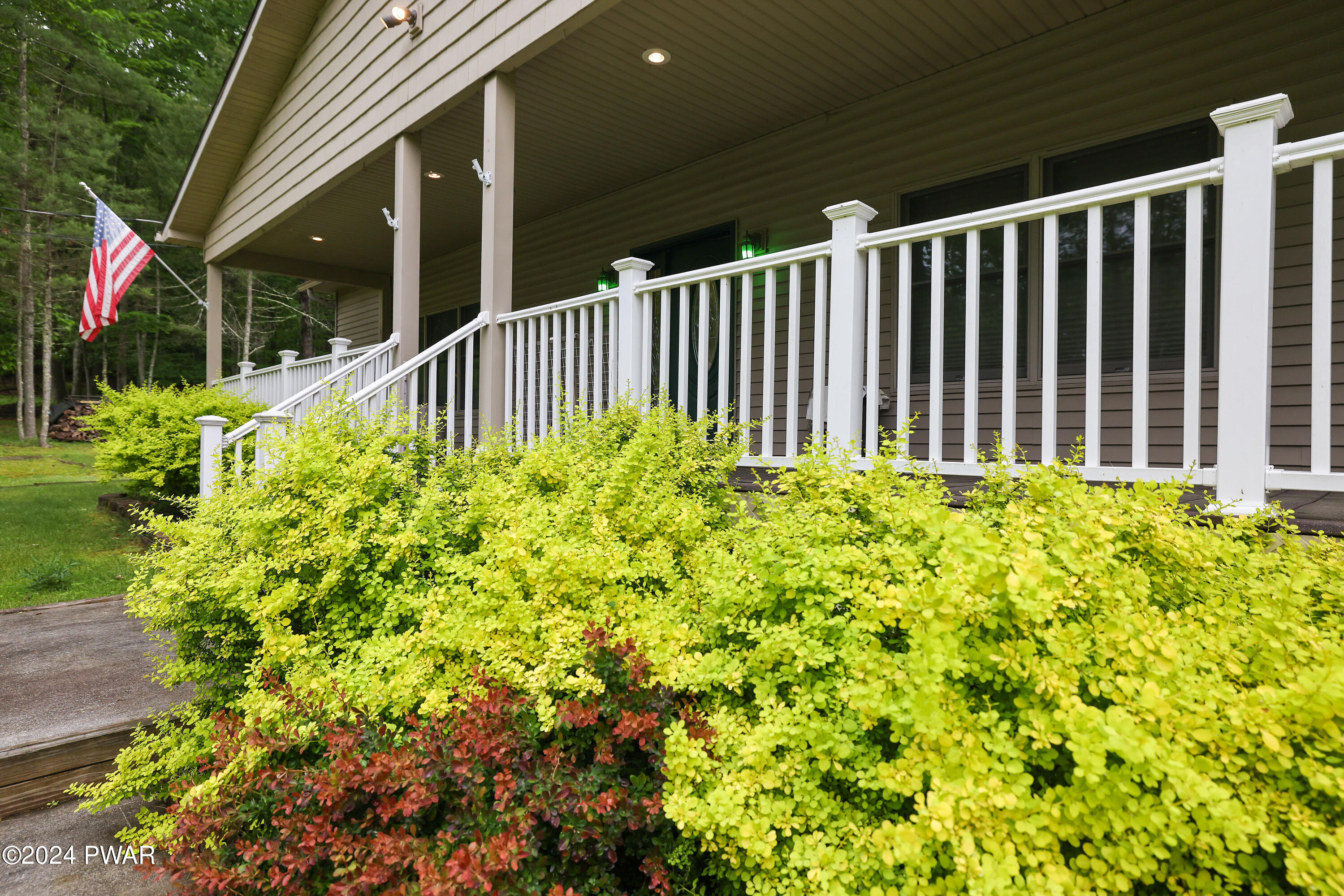 Hawley, Pennsylvania 18428, United States, 3 Bedrooms Bedrooms, ,4 BathroomsBathrooms,Residential,Pending,56465