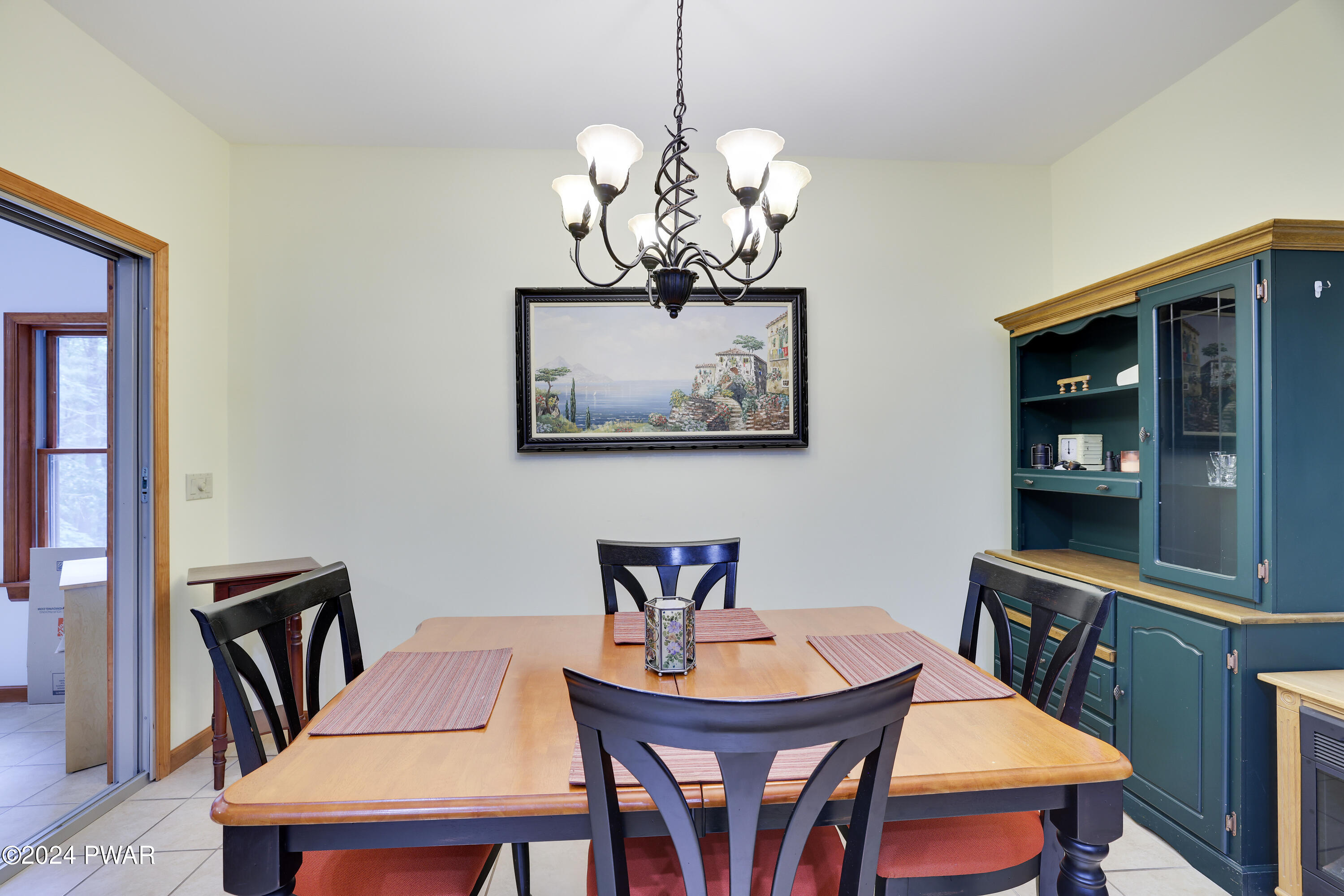 Hawley, Pennsylvania 18428, United States, 3 Bedrooms Bedrooms, ,4 BathroomsBathrooms,Residential,Pending,56465