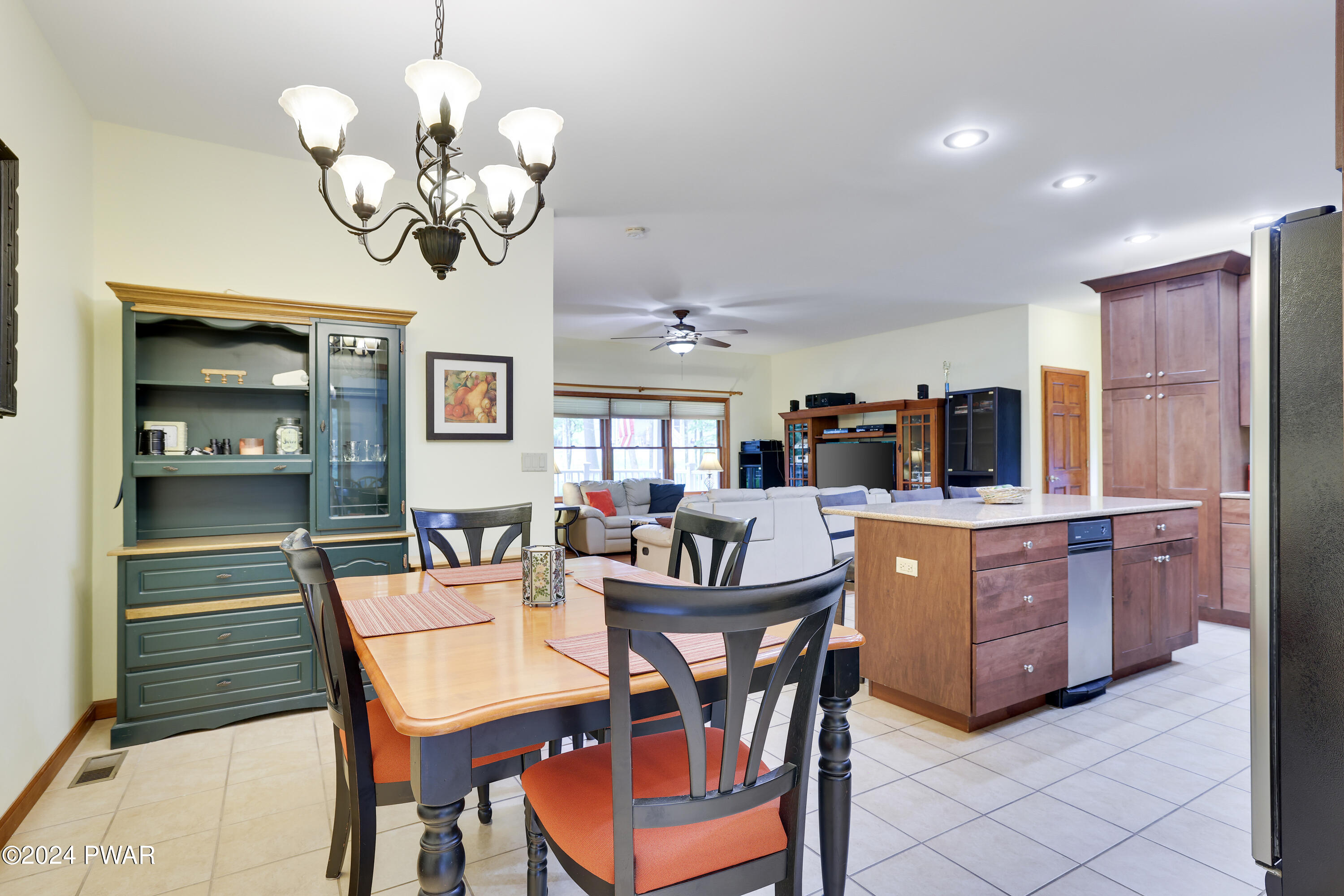 Hawley, Pennsylvania 18428, United States, 3 Bedrooms Bedrooms, ,4 BathroomsBathrooms,Residential,Pending,56465