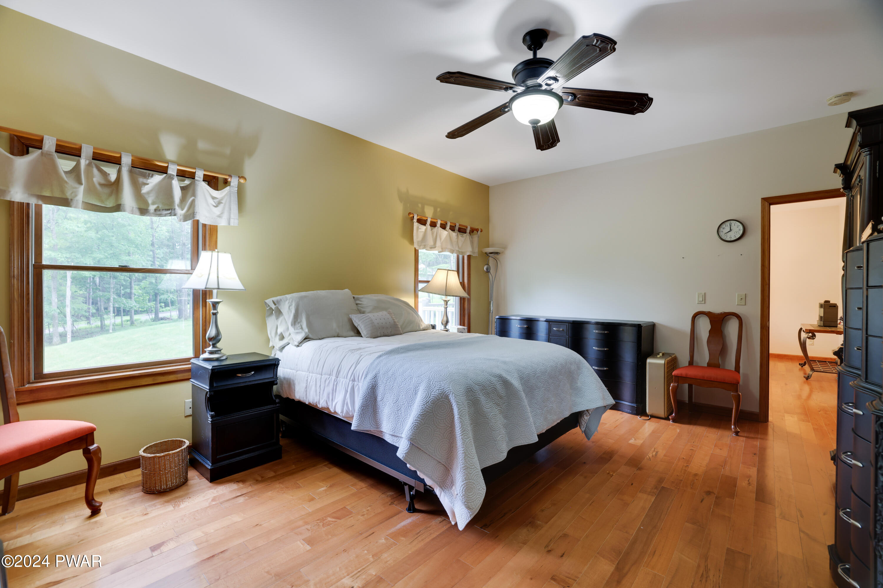 Hawley, Pennsylvania 18428, United States, 3 Bedrooms Bedrooms, ,4 BathroomsBathrooms,Residential,Pending,56465