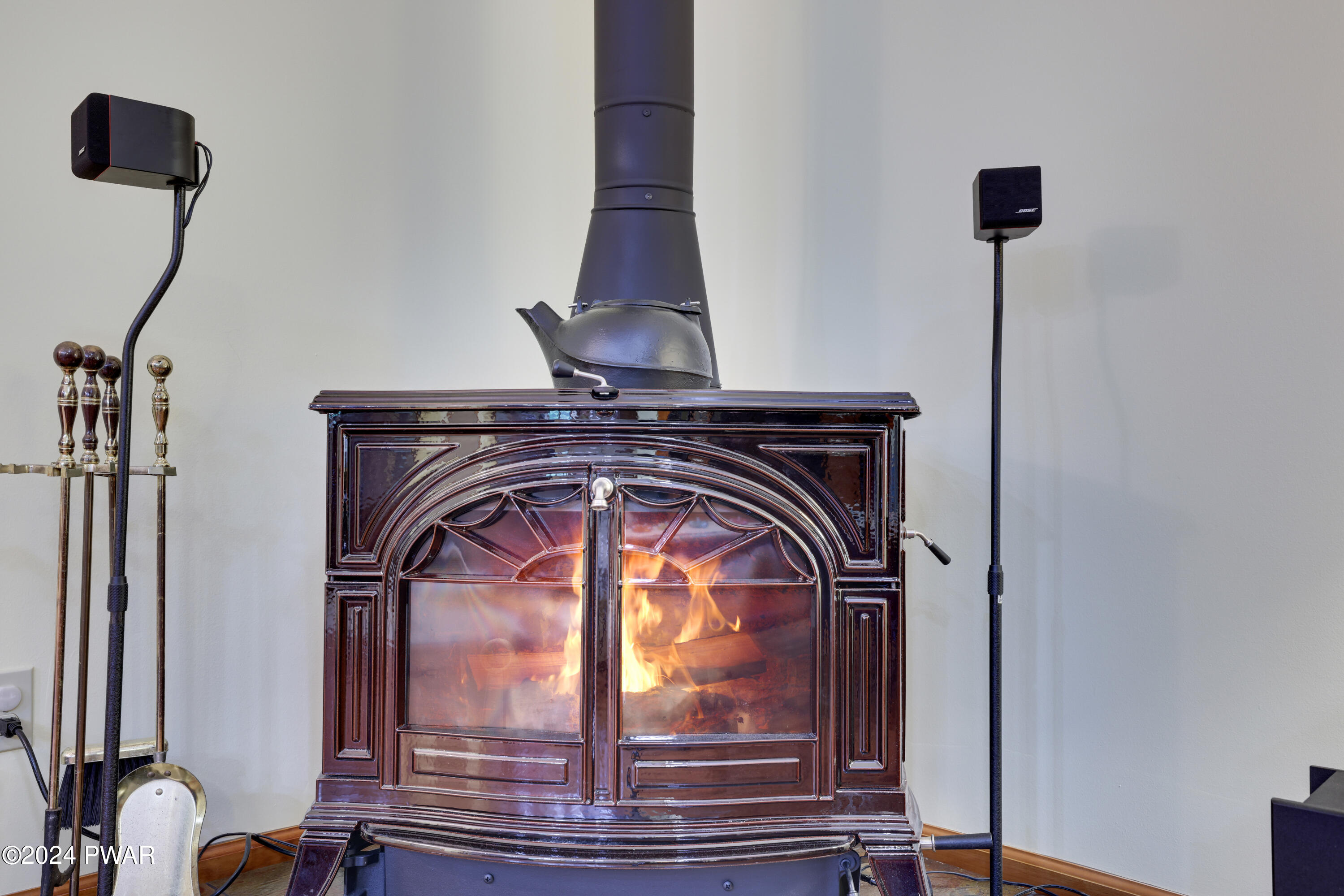 Hawley, Pennsylvania 18428, United States, 3 Bedrooms Bedrooms, ,4 BathroomsBathrooms,Residential,Pending,56465