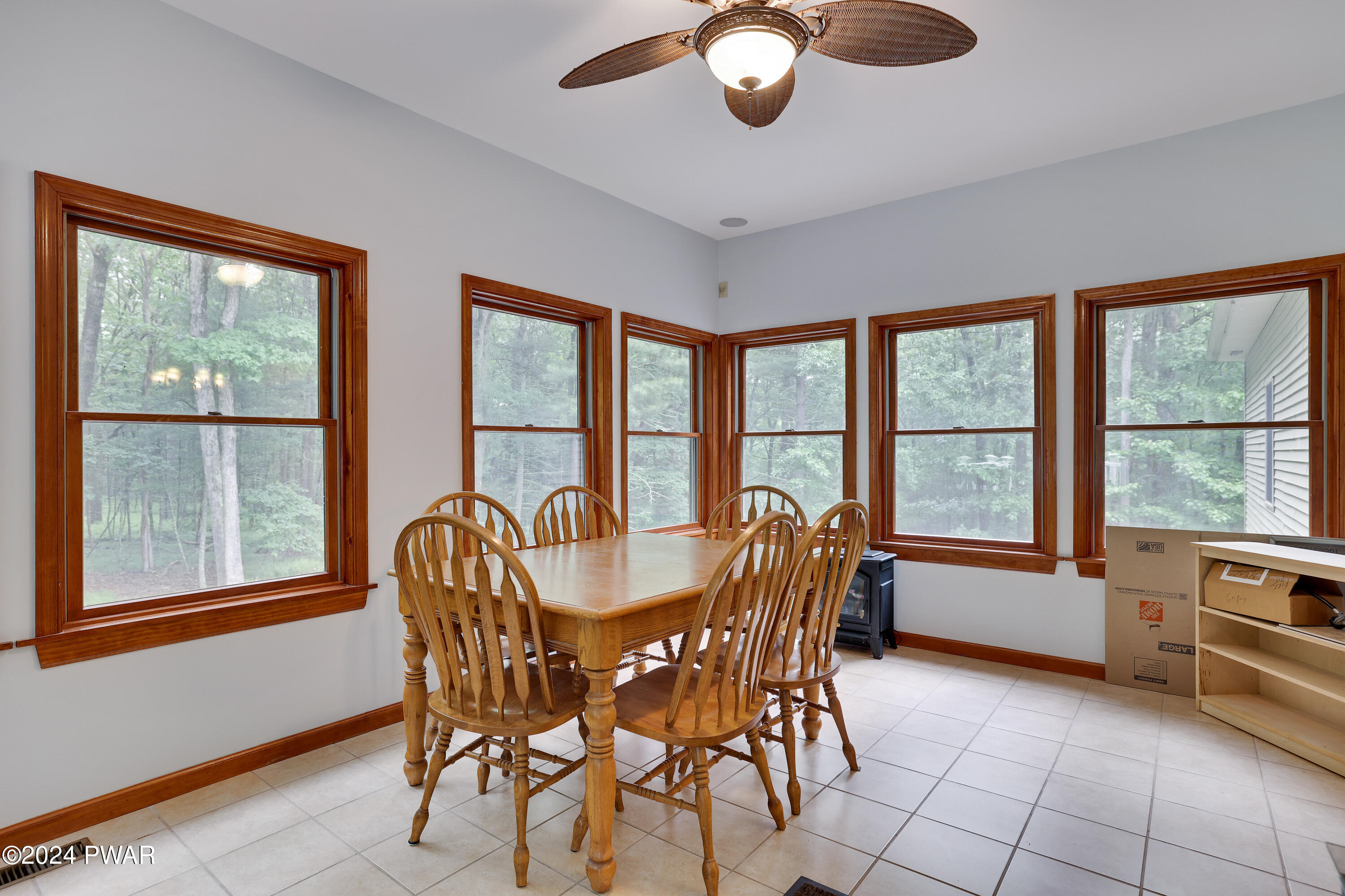 Hawley, Pennsylvania 18428, United States, 3 Bedrooms Bedrooms, ,4 BathroomsBathrooms,Residential,Pending,56465