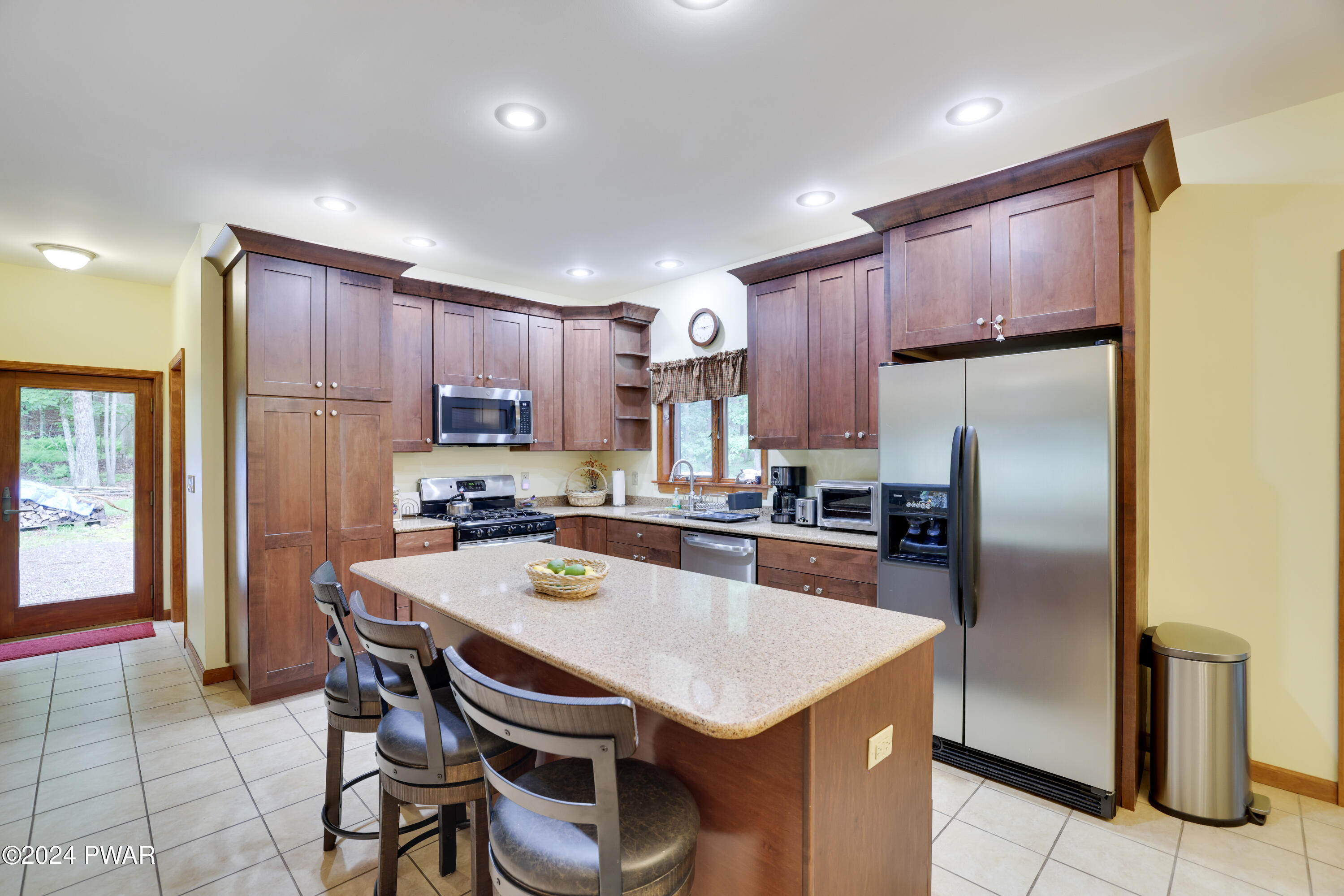 Hawley, Pennsylvania 18428, United States, 3 Bedrooms Bedrooms, ,4 BathroomsBathrooms,Residential,Pending,56465