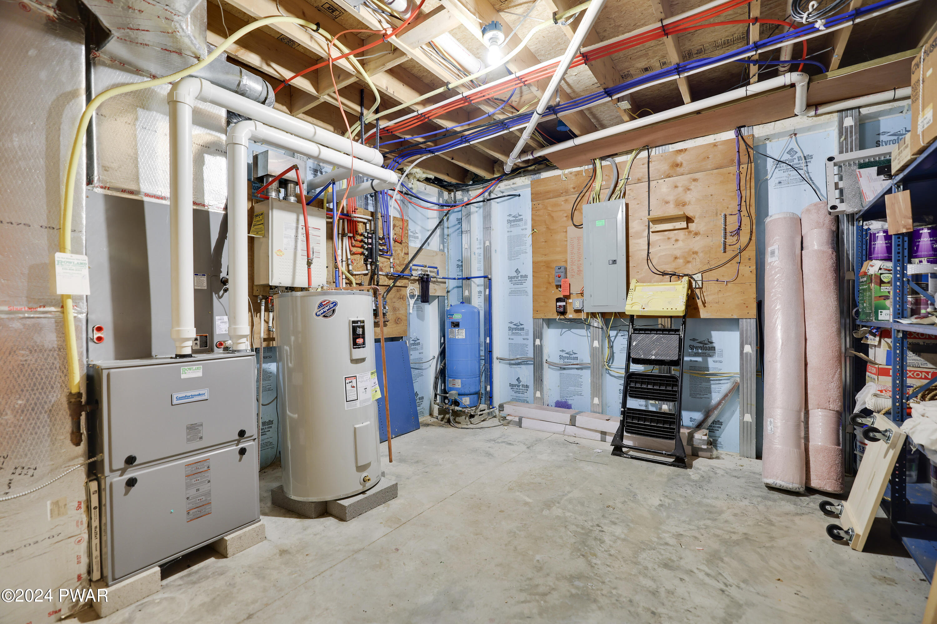 Hawley, Pennsylvania 18428, United States, 3 Bedrooms Bedrooms, ,4 BathroomsBathrooms,Residential,Pending,56465