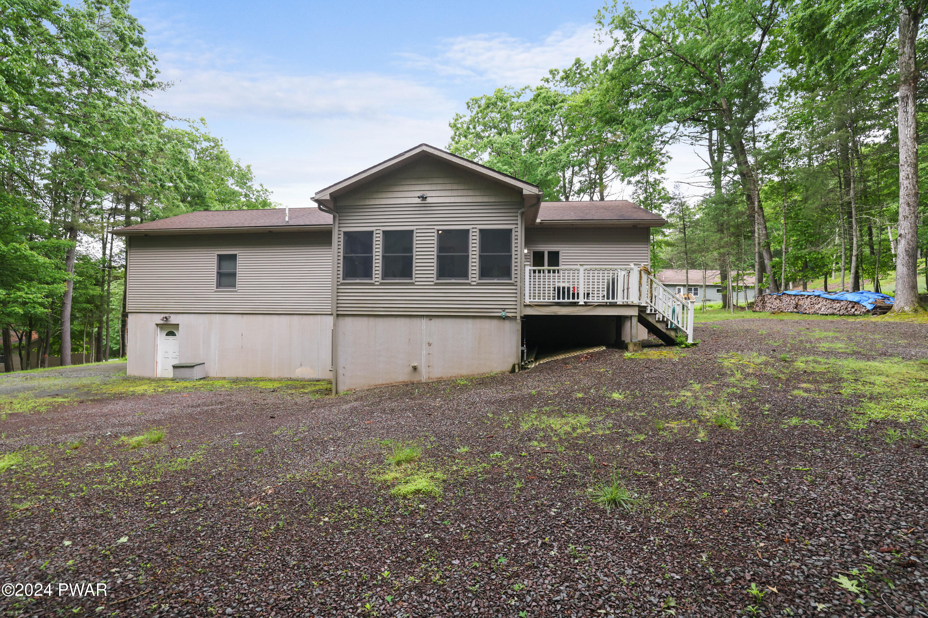 Hawley, Pennsylvania 18428, United States, 3 Bedrooms Bedrooms, ,4 BathroomsBathrooms,Residential,Pending,56465