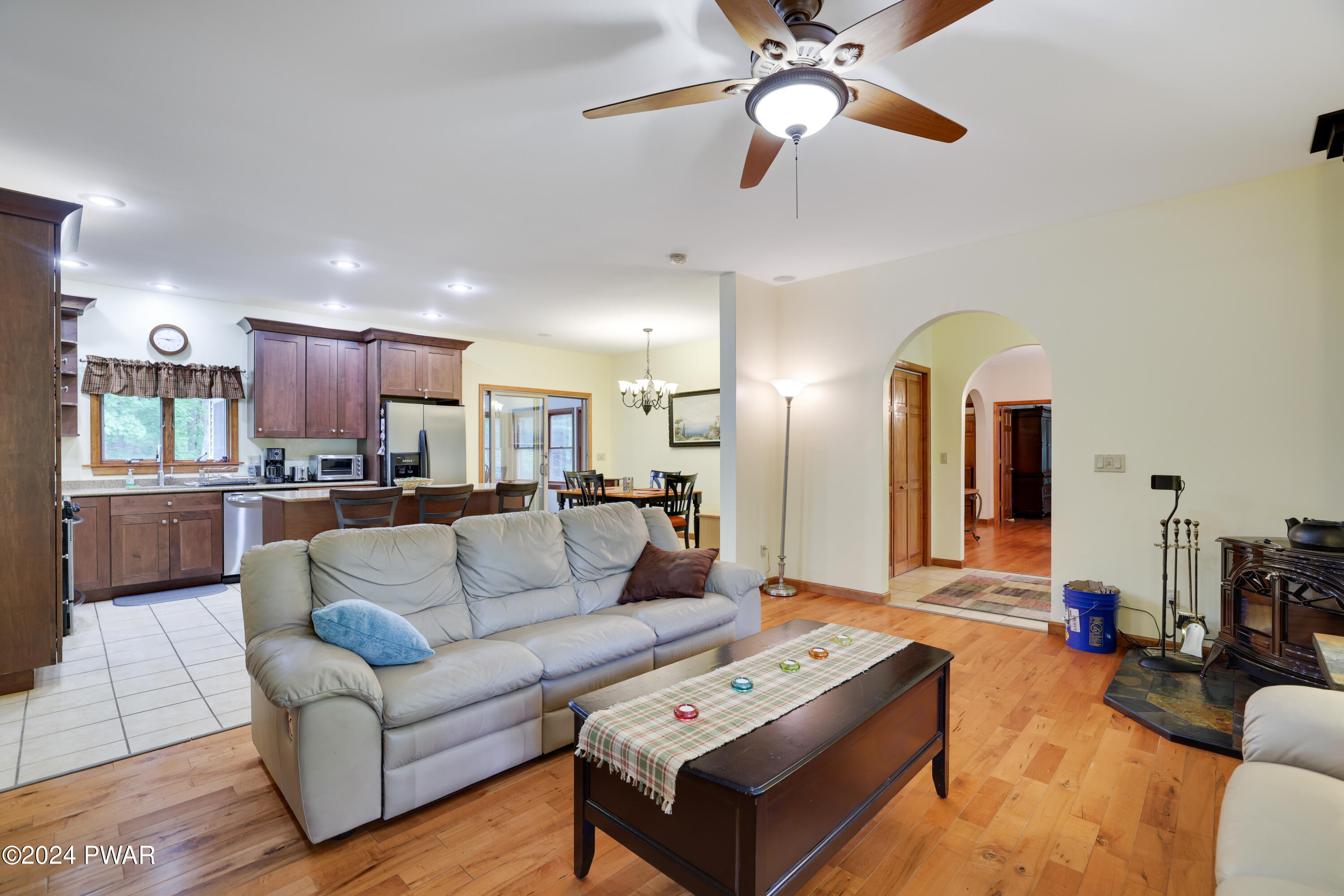 Hawley, Pennsylvania 18428, United States, 3 Bedrooms Bedrooms, ,4 BathroomsBathrooms,Residential,Pending,56465